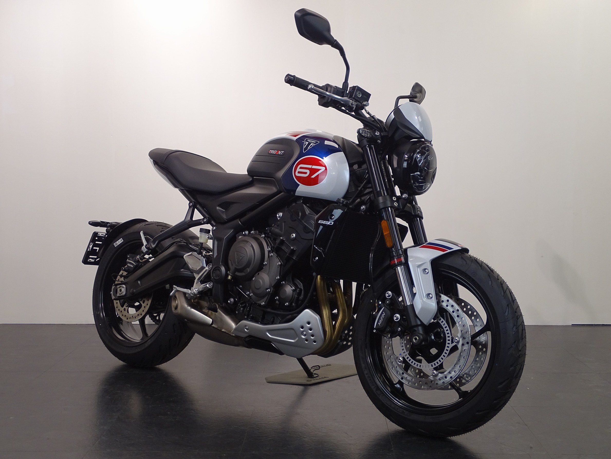 TRIUMPH TRIDENT 660 TRIBUTE EDITION