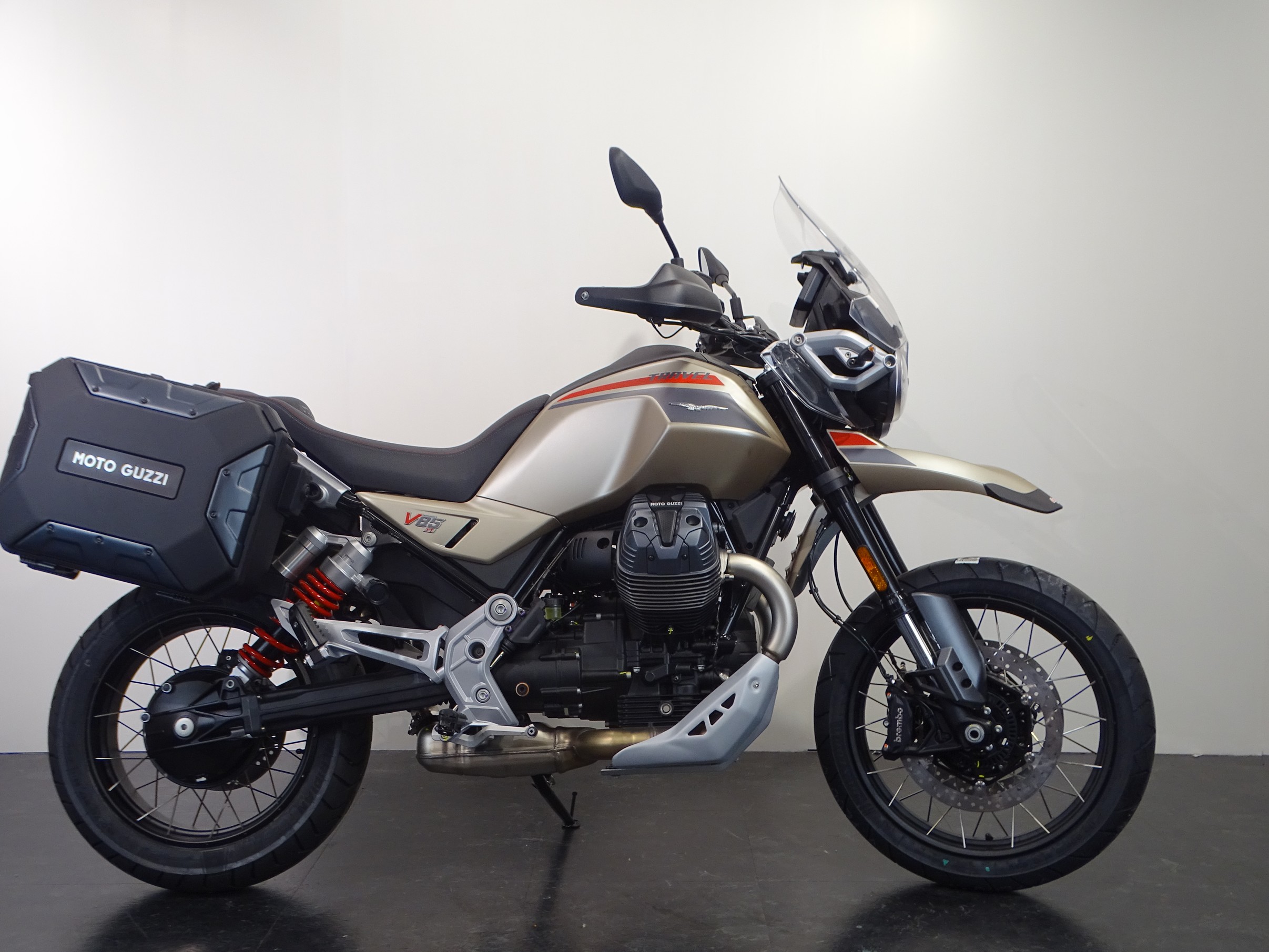 MOTO GUZZI V 85 TT TRAVEL