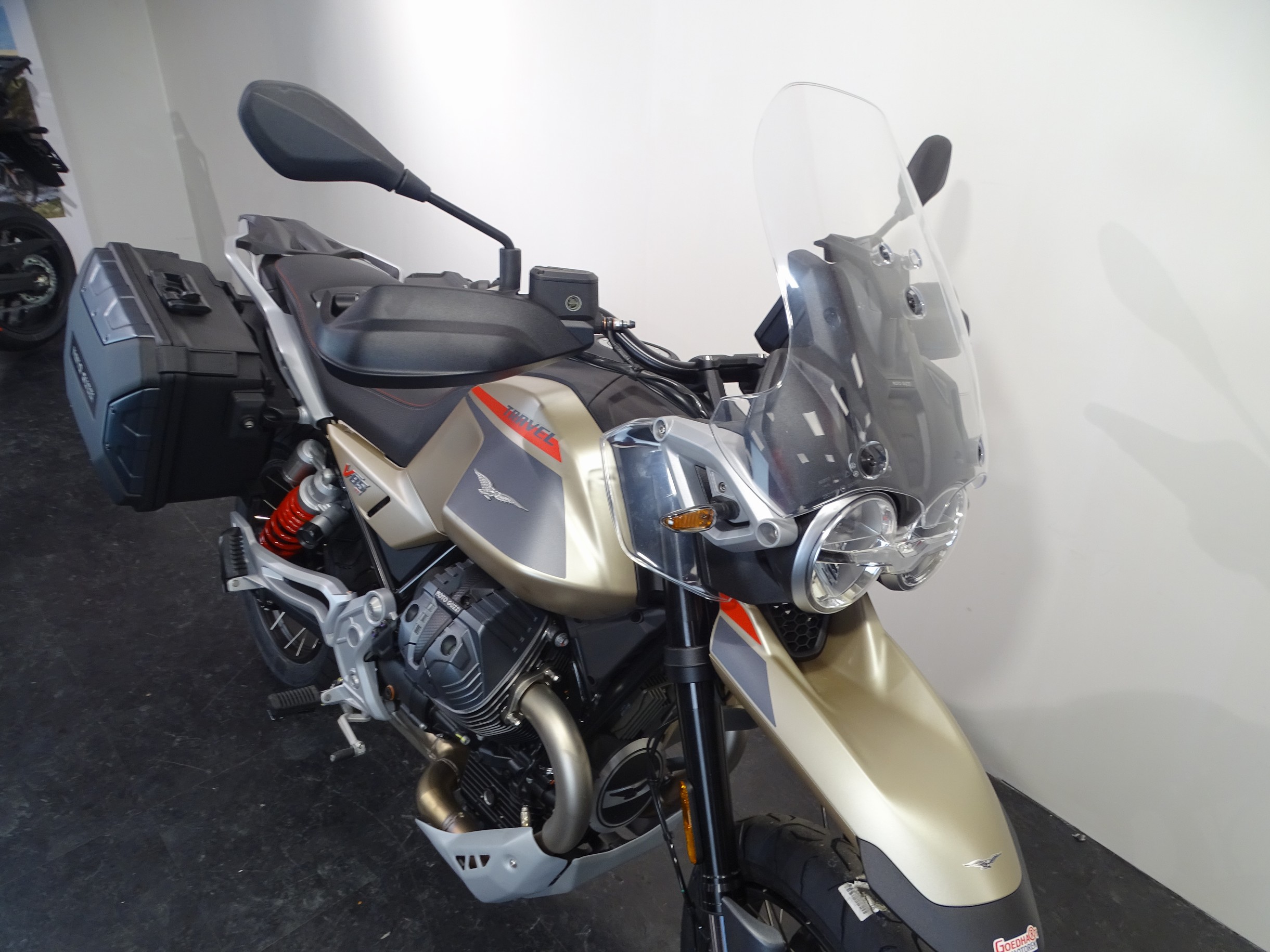 MOTO GUZZI V 85 TT TRAVEL