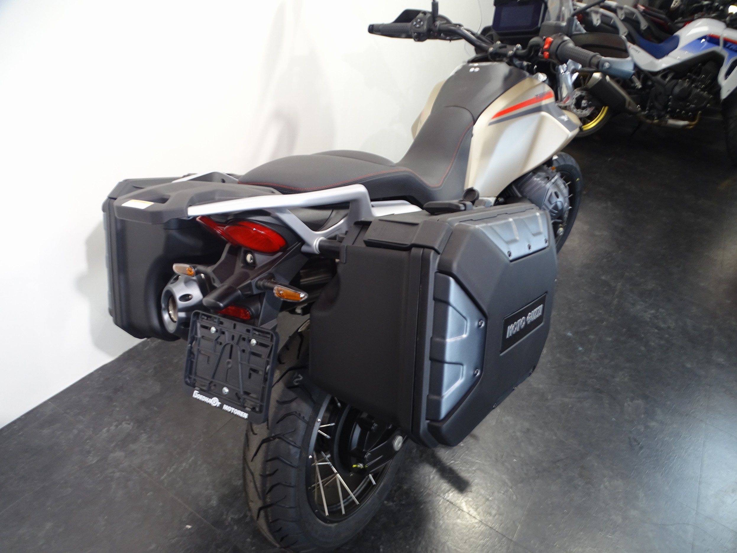 MOTO GUZZI V 85 TT TRAVEL