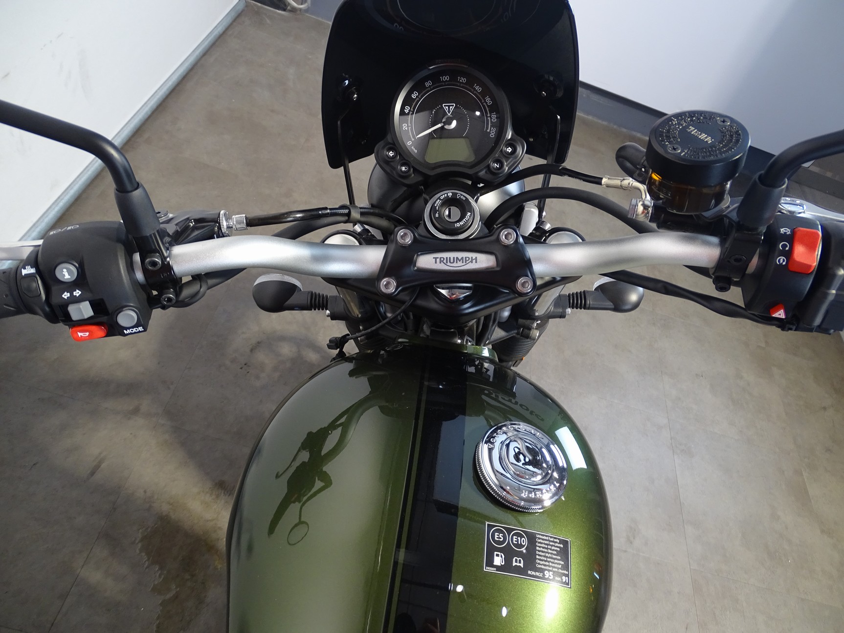 TRIUMPH SCRAMBLER 900 CHROME EDITION