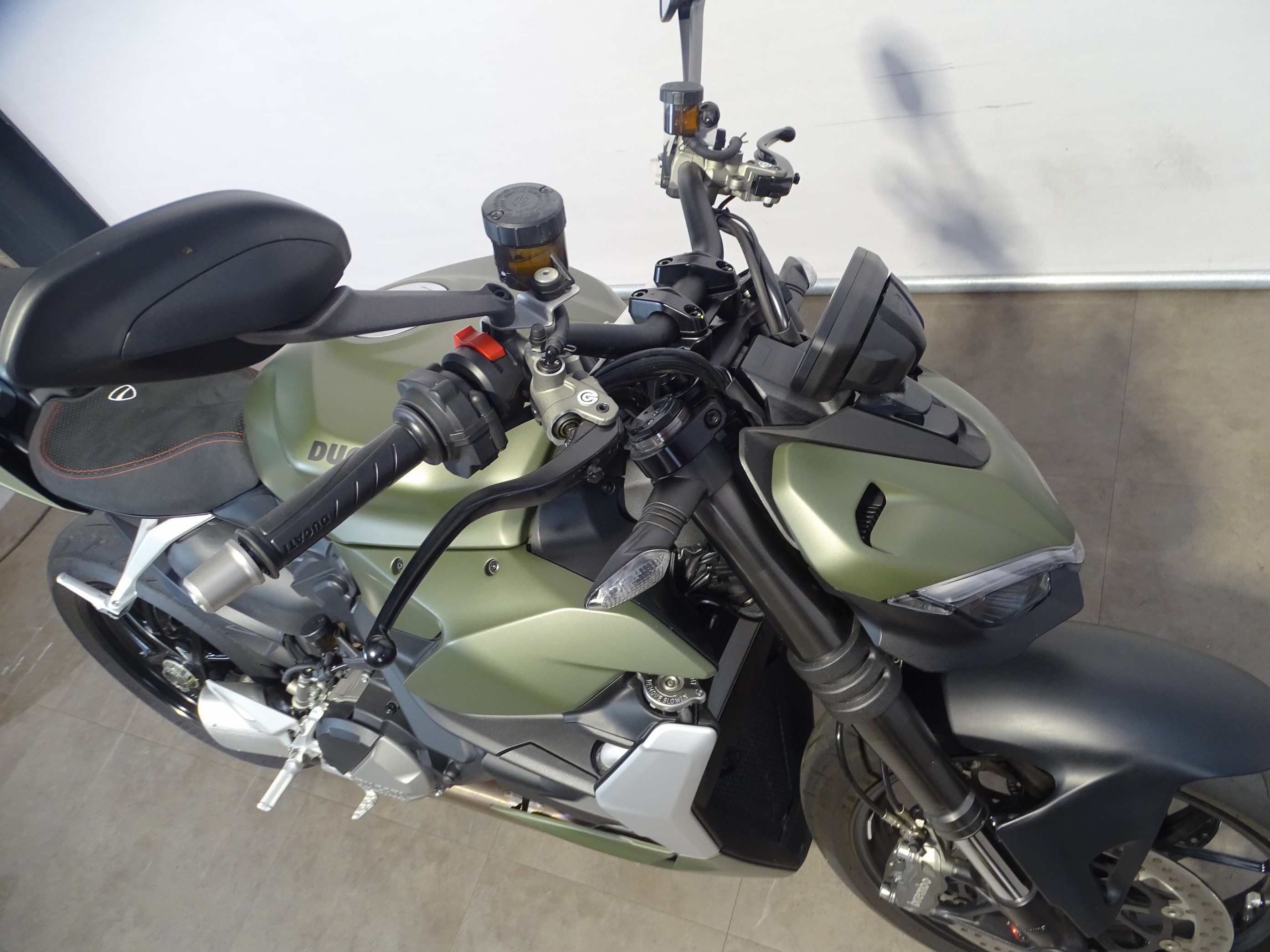 DUCATI STREETFIGHTER V2