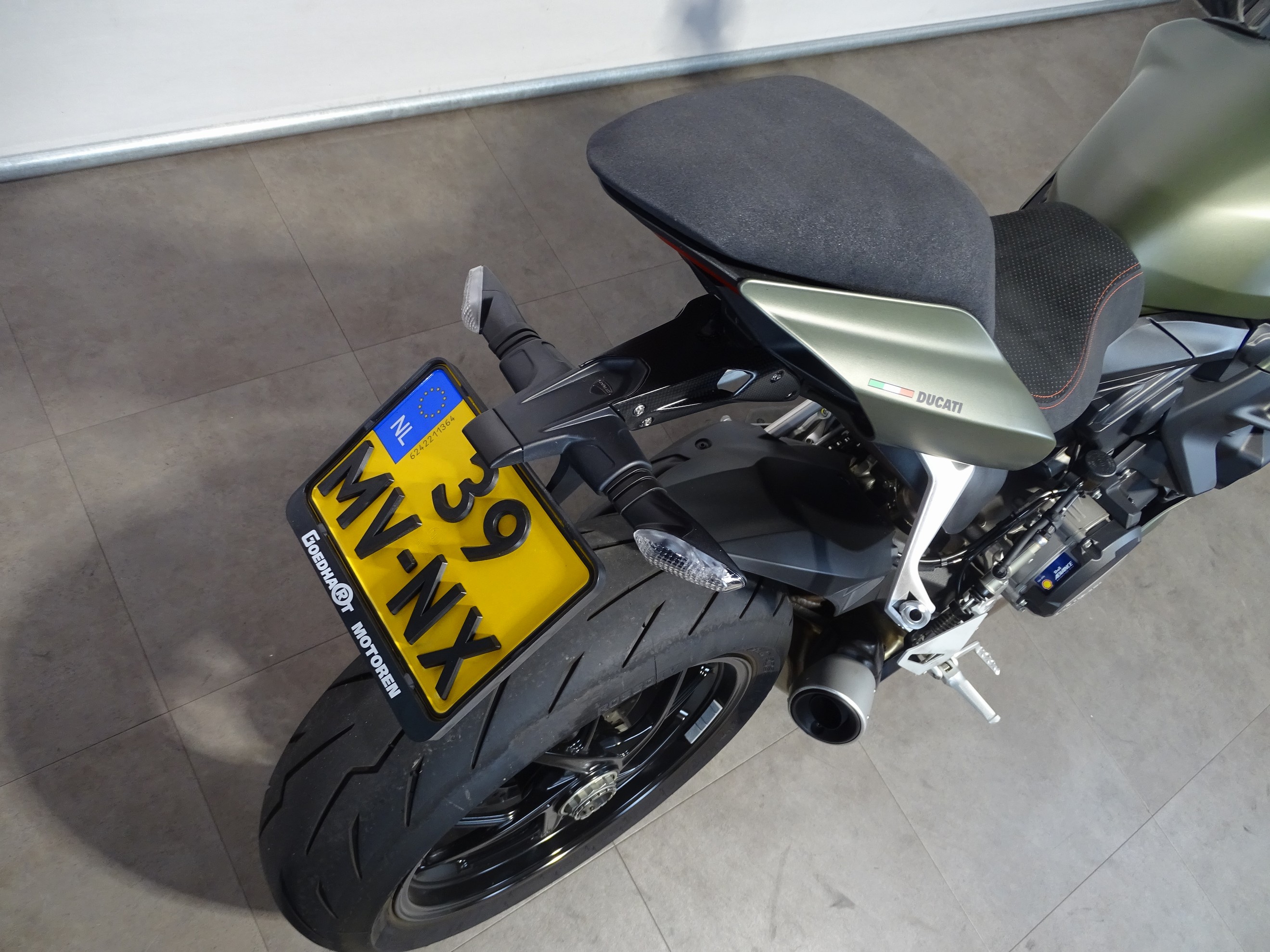 DUCATI STREETFIGHTER V2