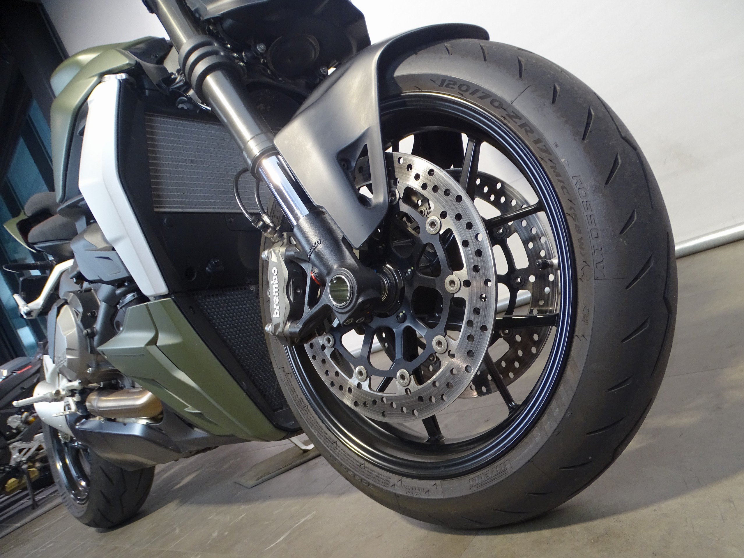 DUCATI STREETFIGHTER V2
