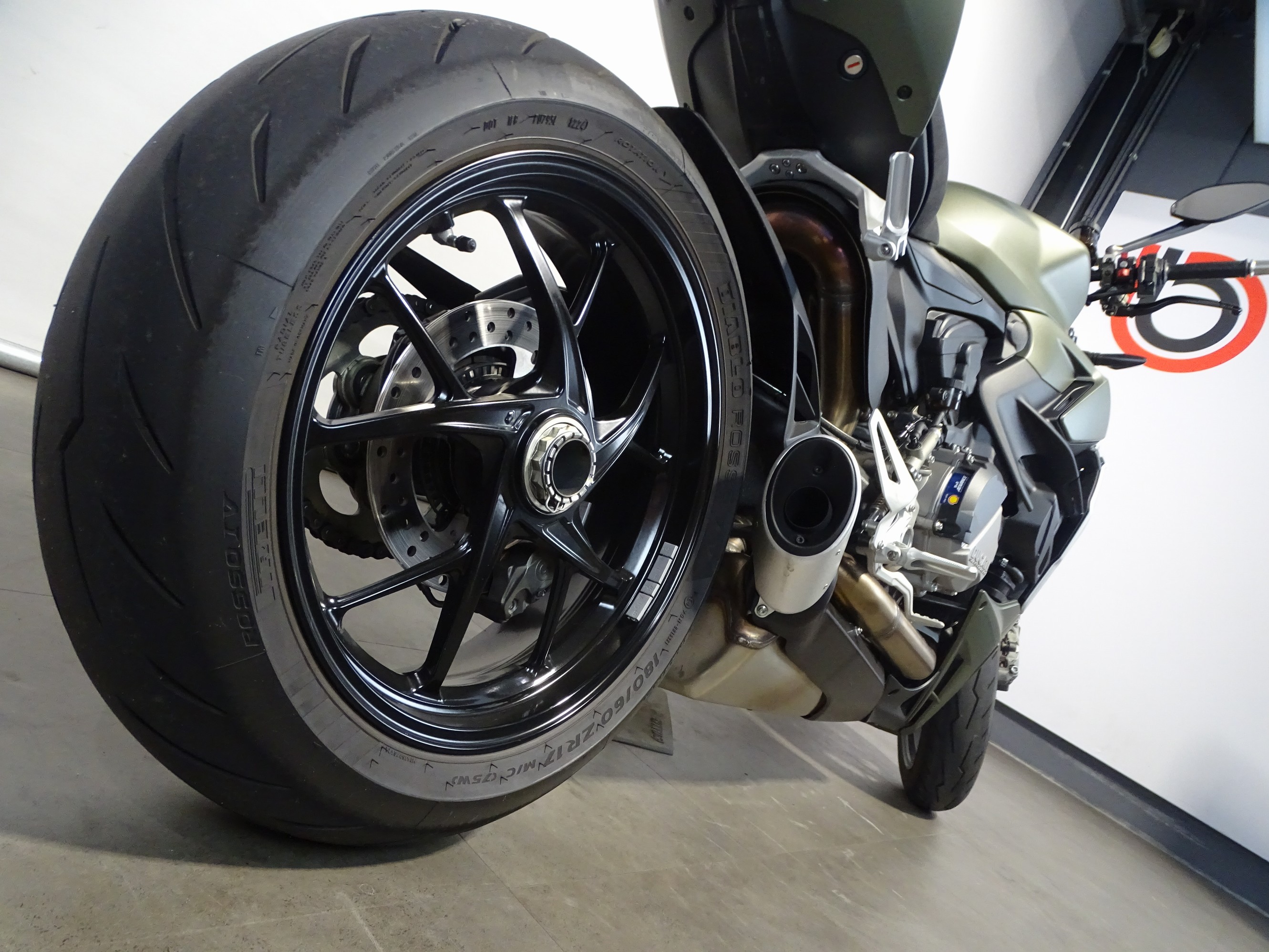 DUCATI STREETFIGHTER V2