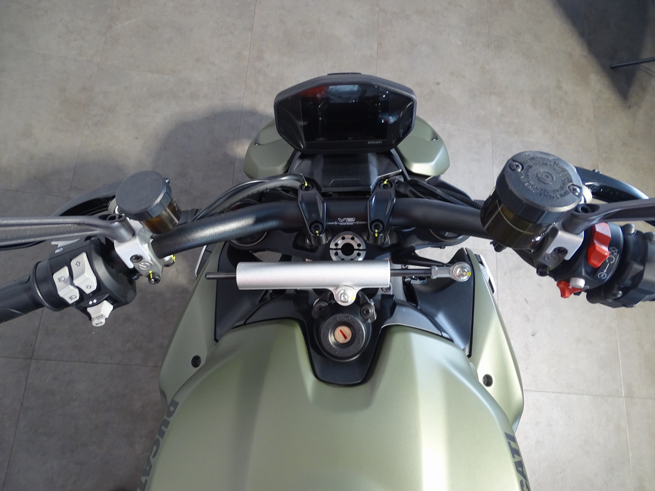 DUCATI STREETFIGHTER V2