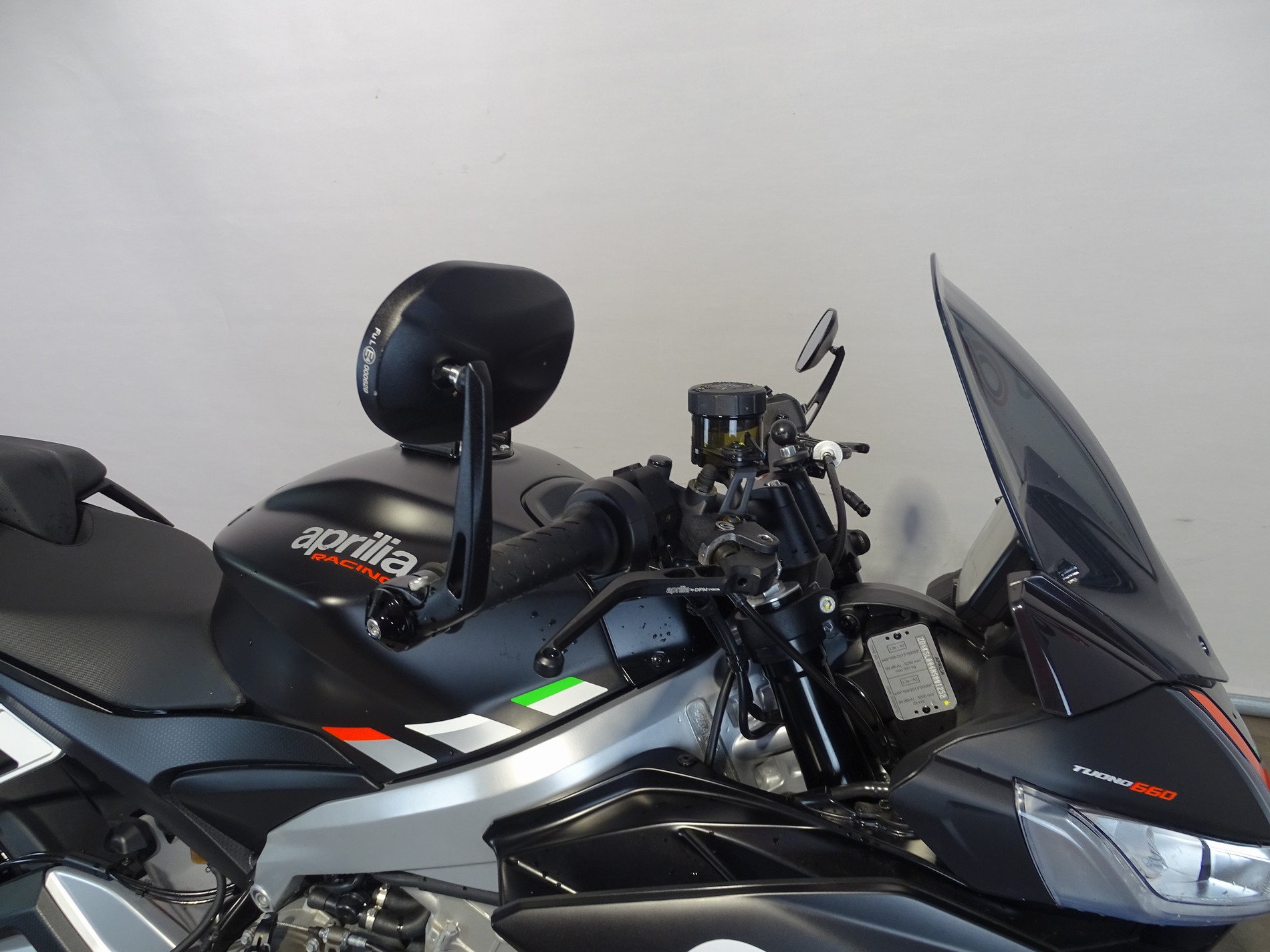 APRILIA TUONO 660