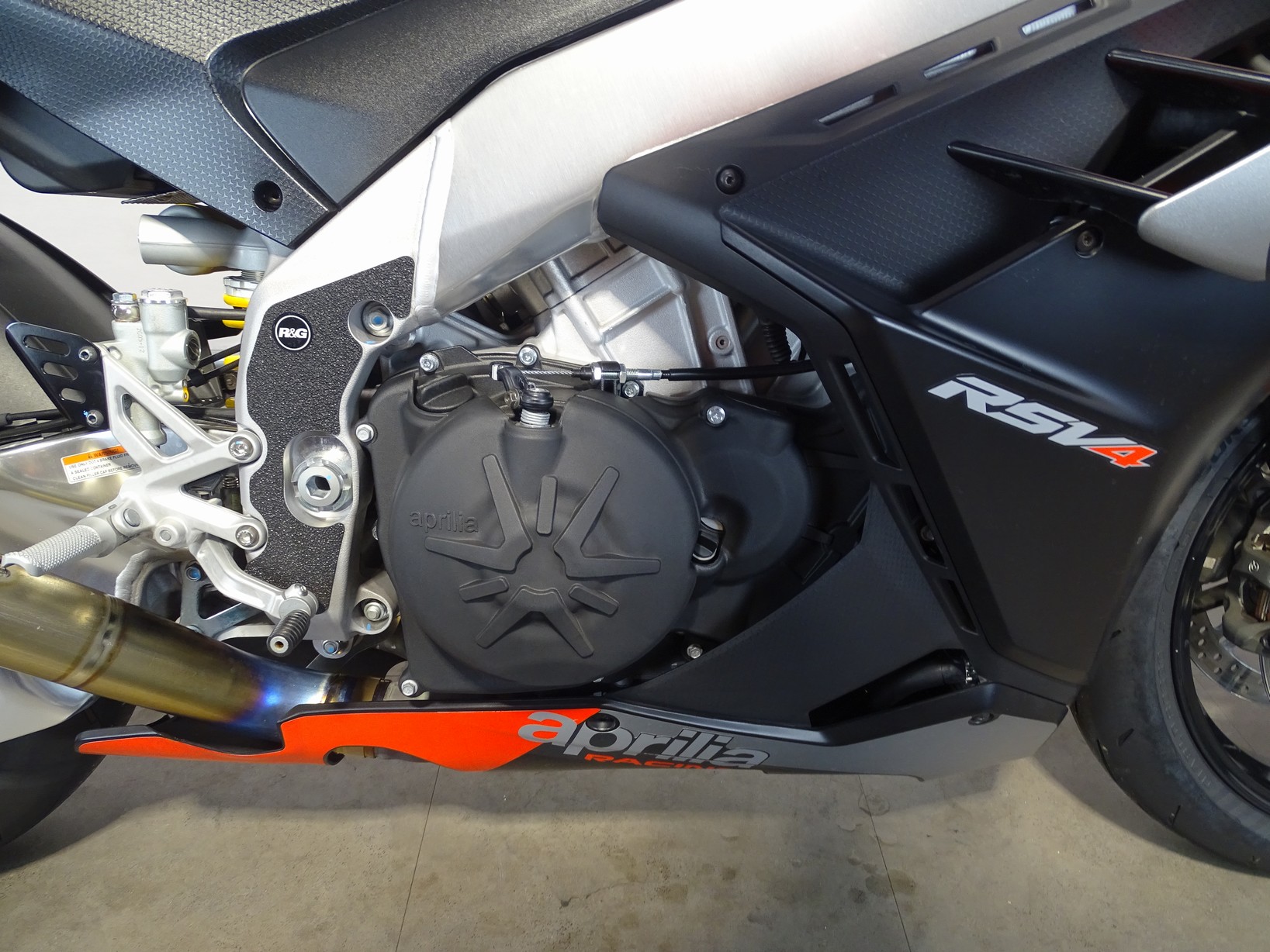 APRILIA RSV4