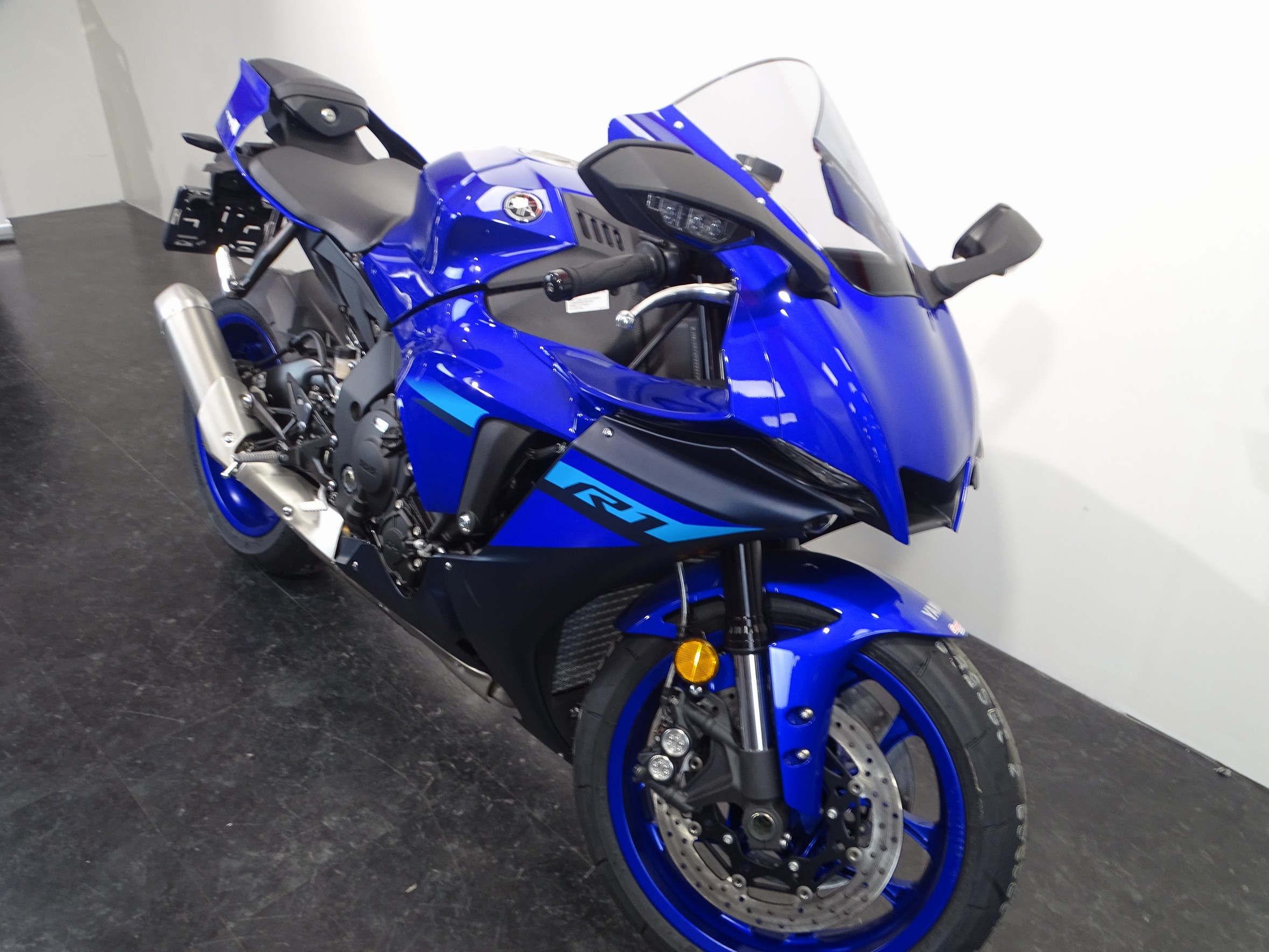 YAMAHA YZF-R1