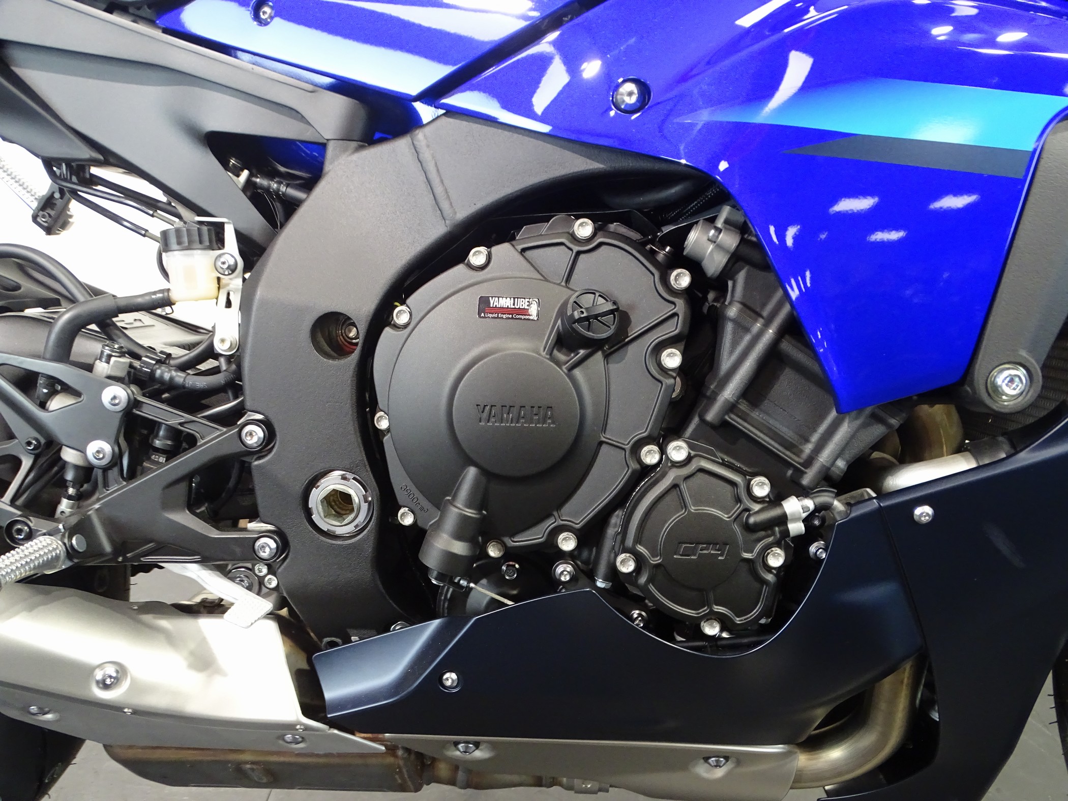 YAMAHA YZF-R1