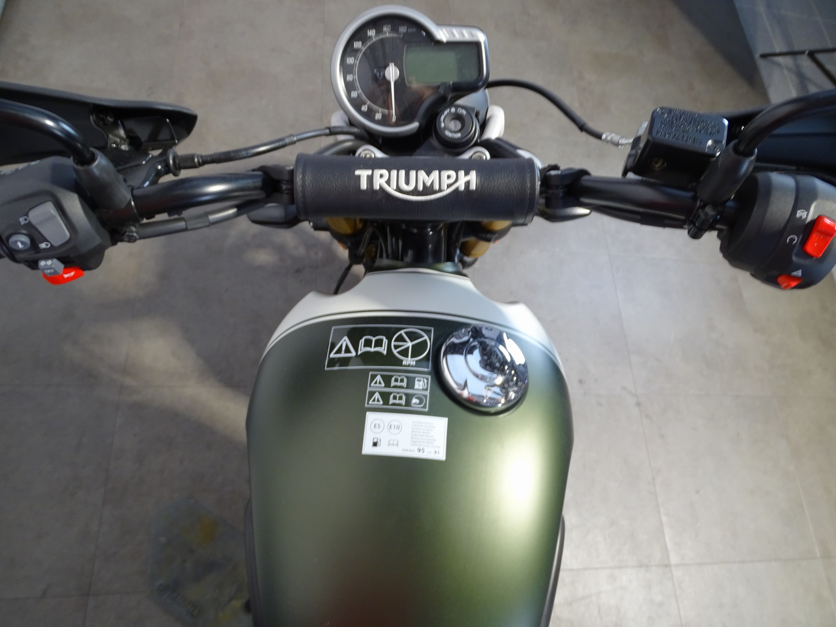 TRIUMPH SCRAMBLER 400 X