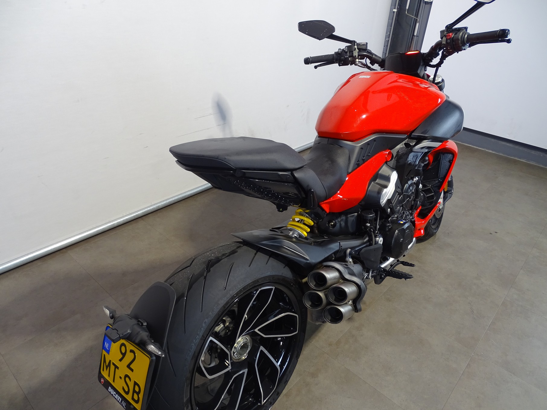 DUCATI DIAVEL V4