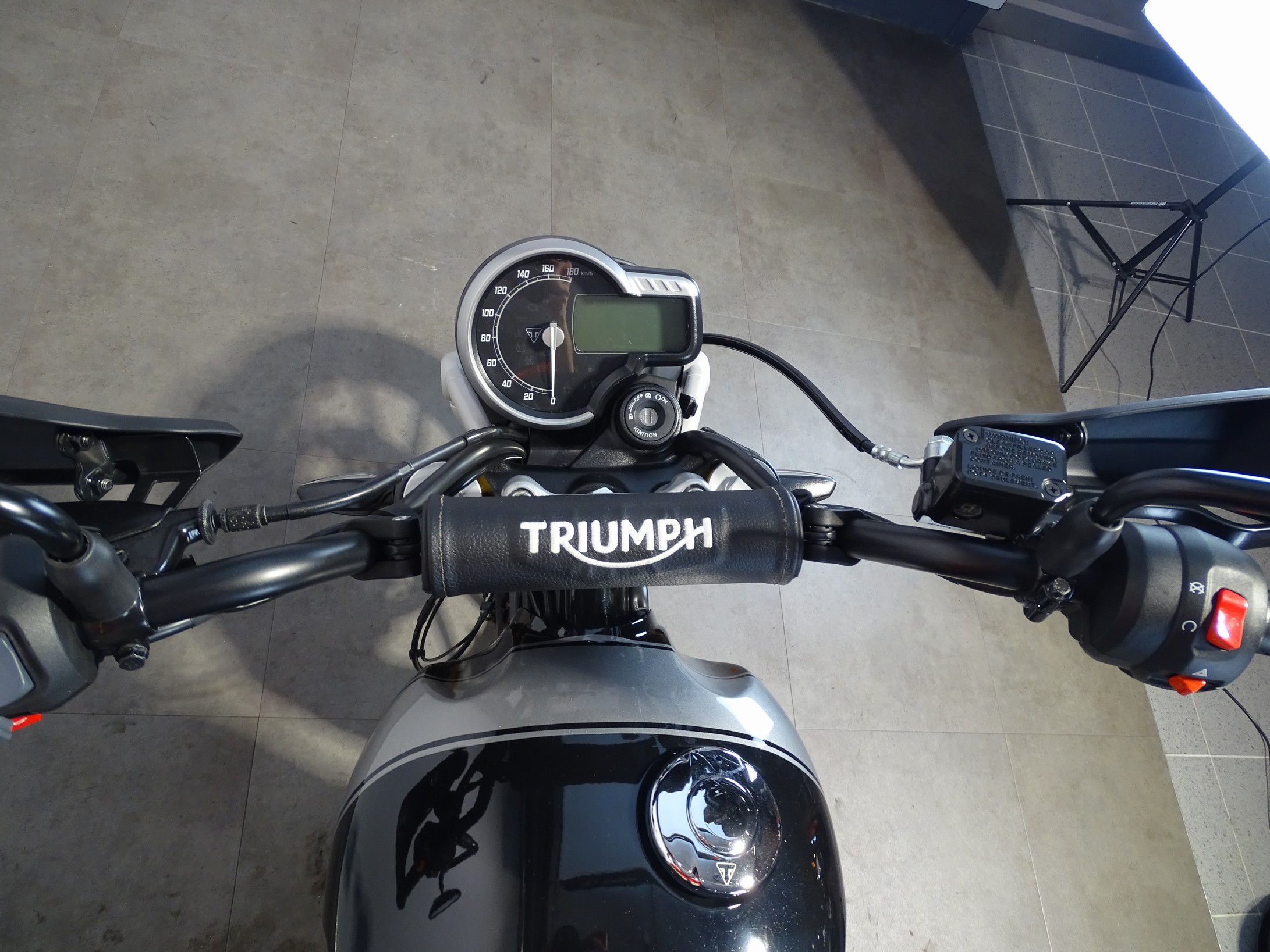 TRIUMPH SCRAMBLER 400 X