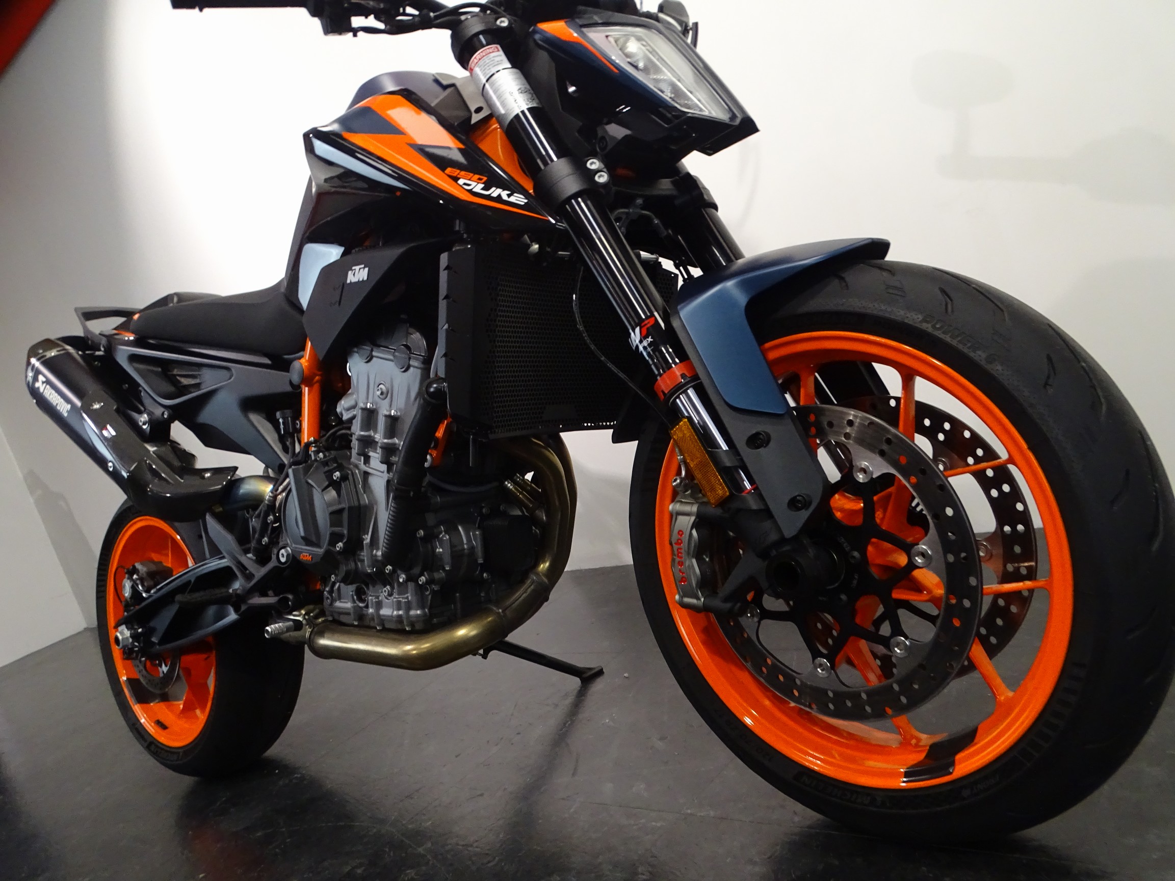 KTM 890 DUKE R