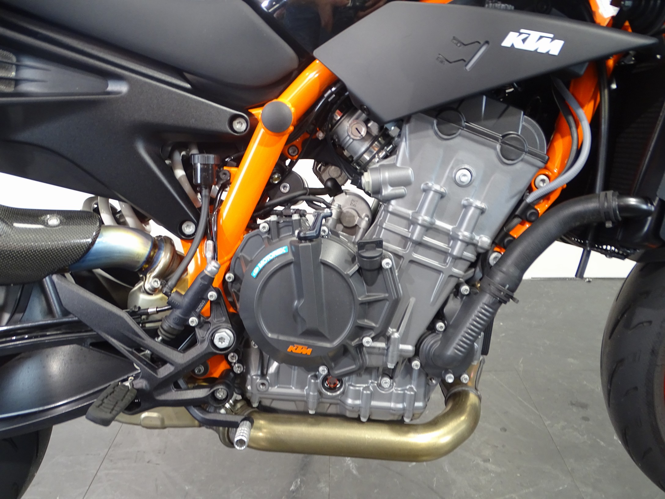 KTM 890 DUKE R