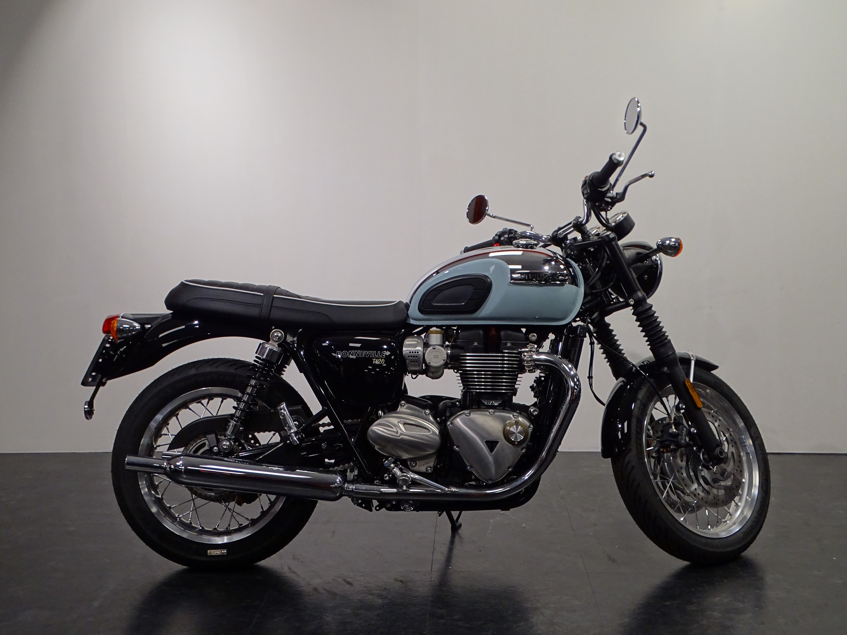 TRIUMPH BONNEVILLE T 120 CHROME EDITIO