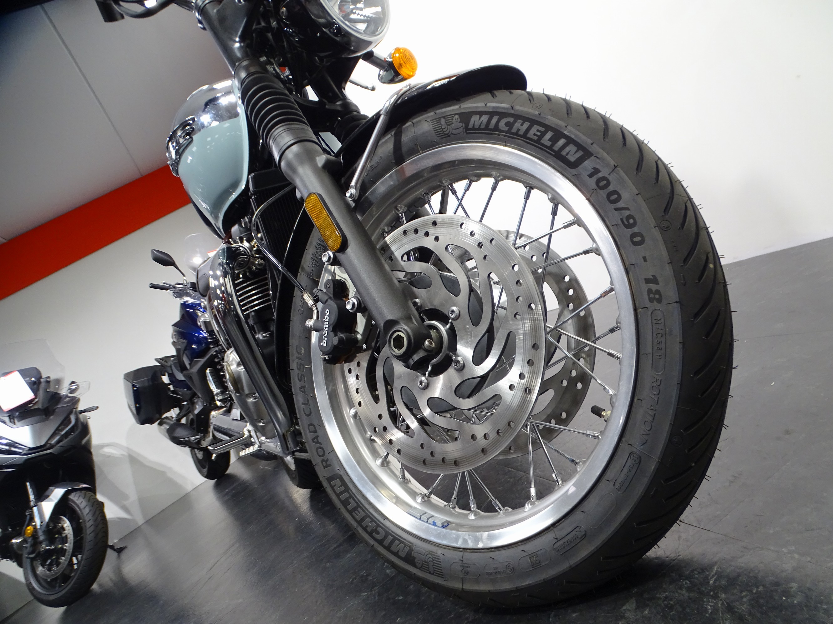 TRIUMPH BONNEVILLE T 120 CHROME EDITIO