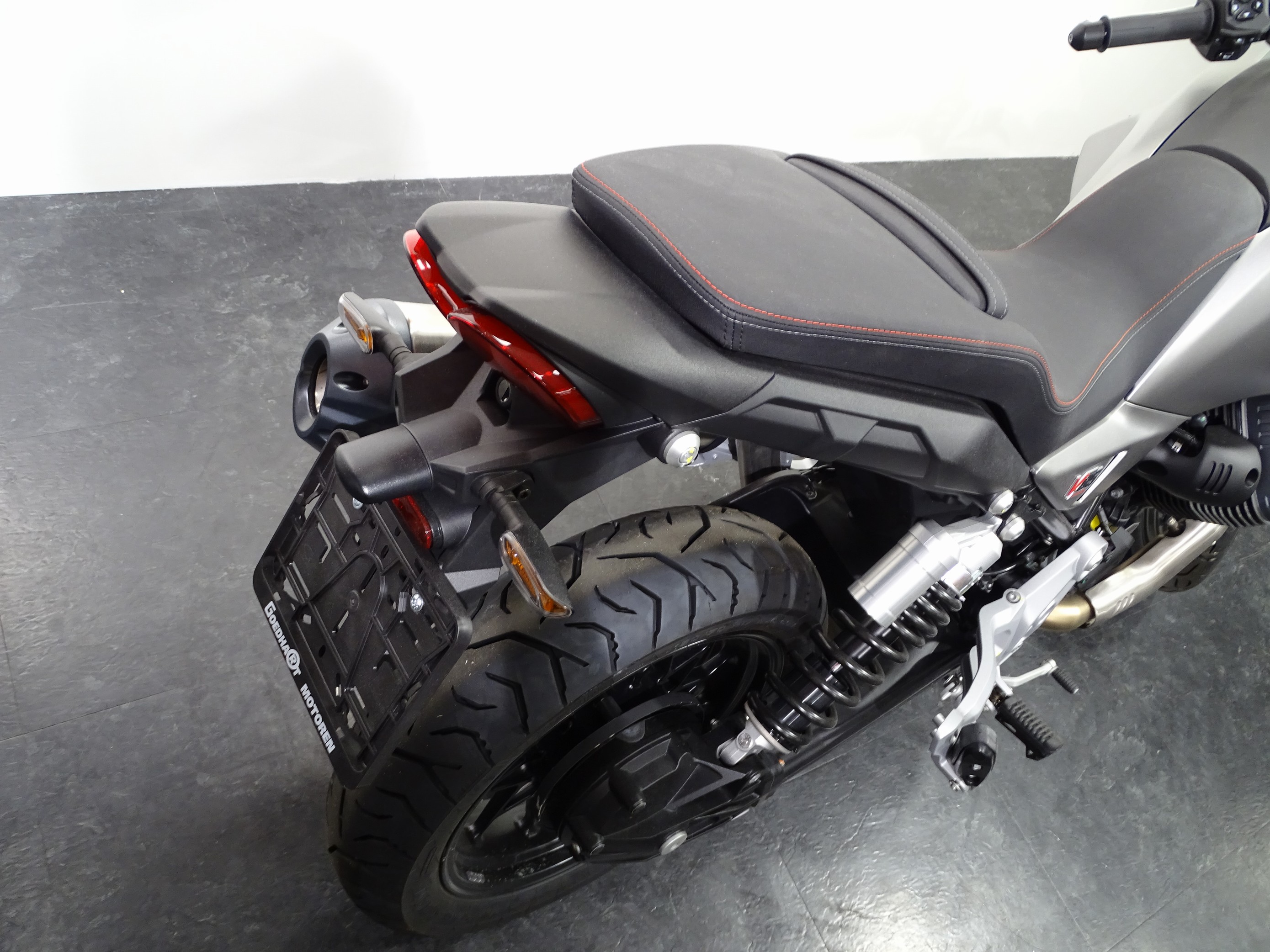 MOTO GUZZI V 85 STRADA