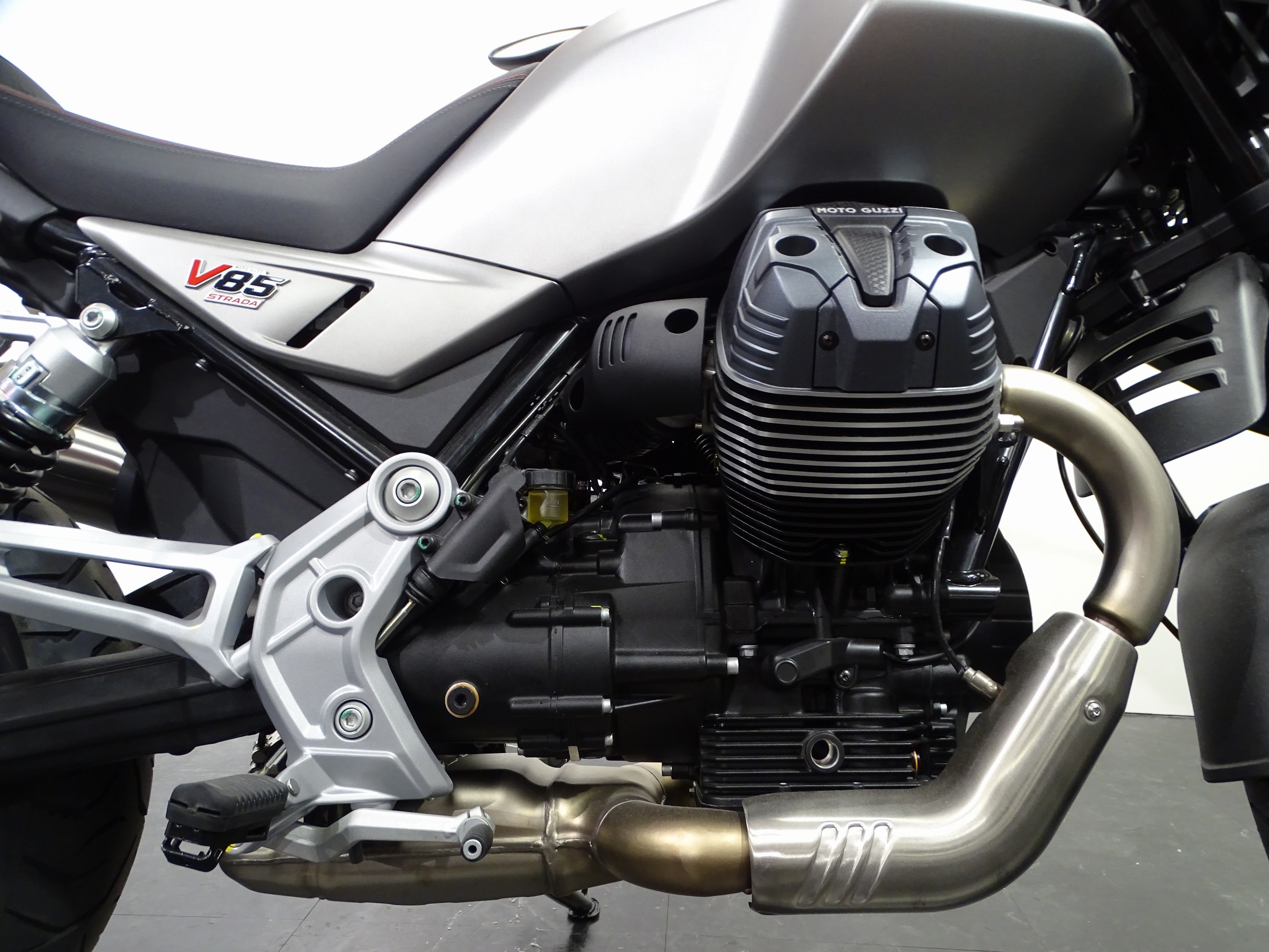 MOTO GUZZI V 85 STRADA
