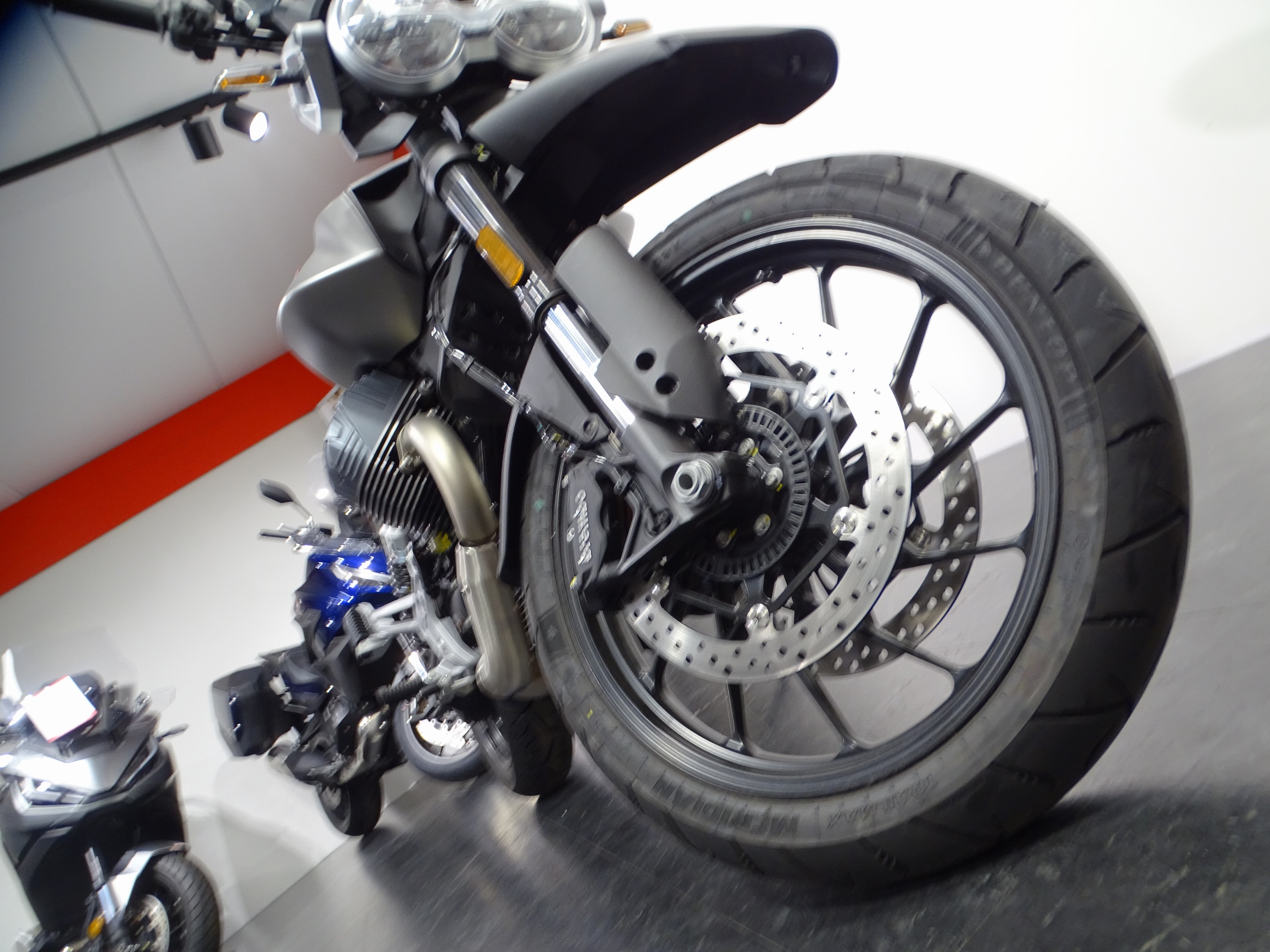 MOTO GUZZI V 85 STRADA