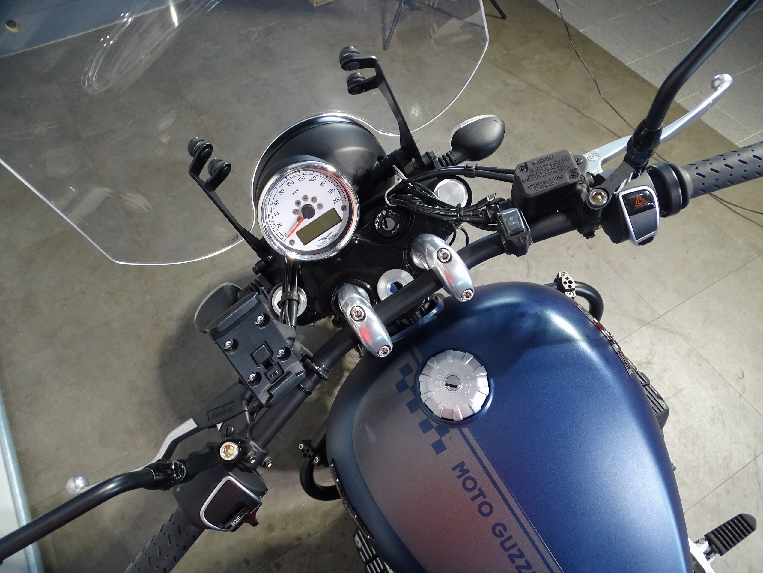 MOTO GUZZI V 9 BOBBER