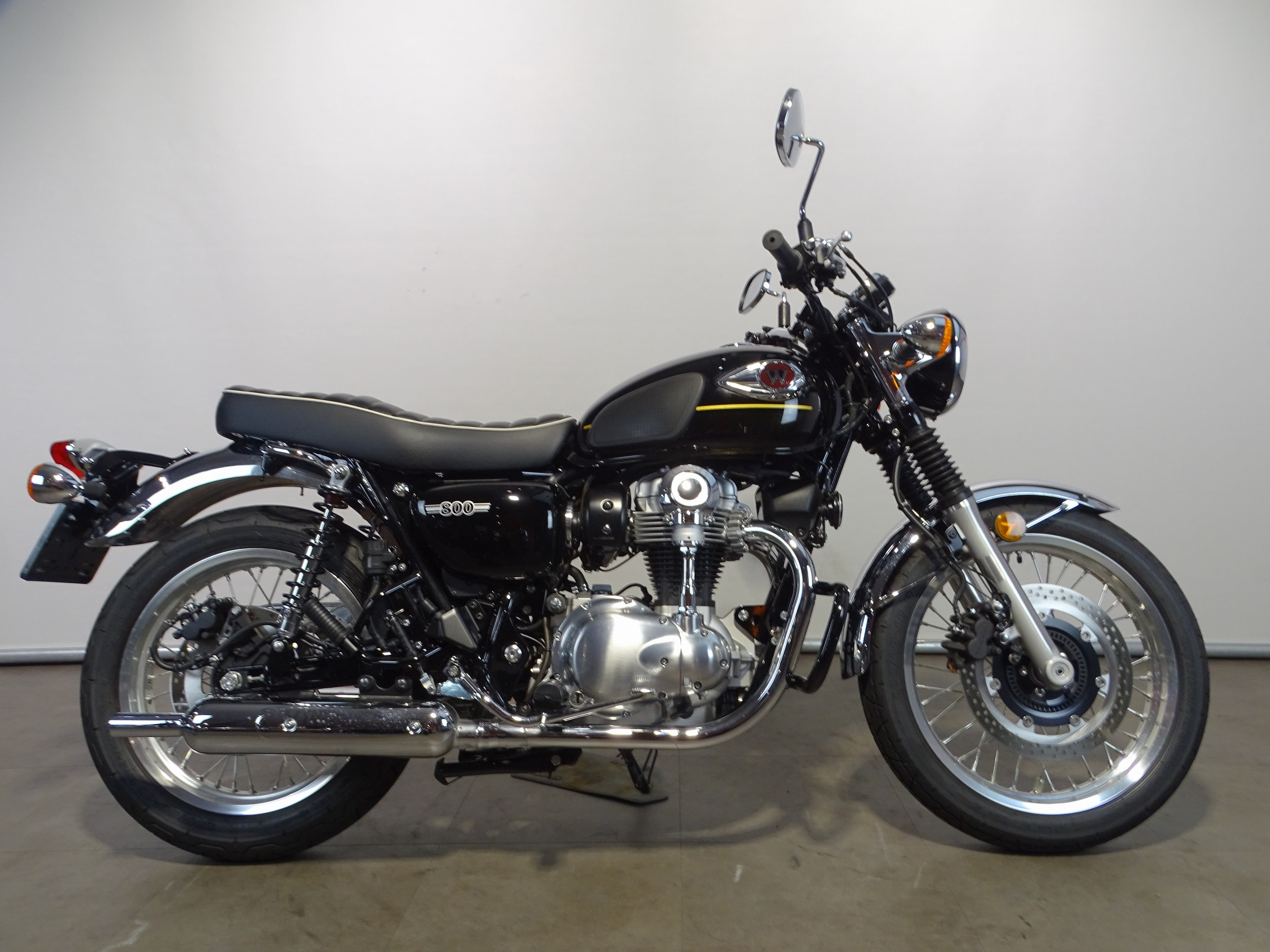 KAWASAKI W800
