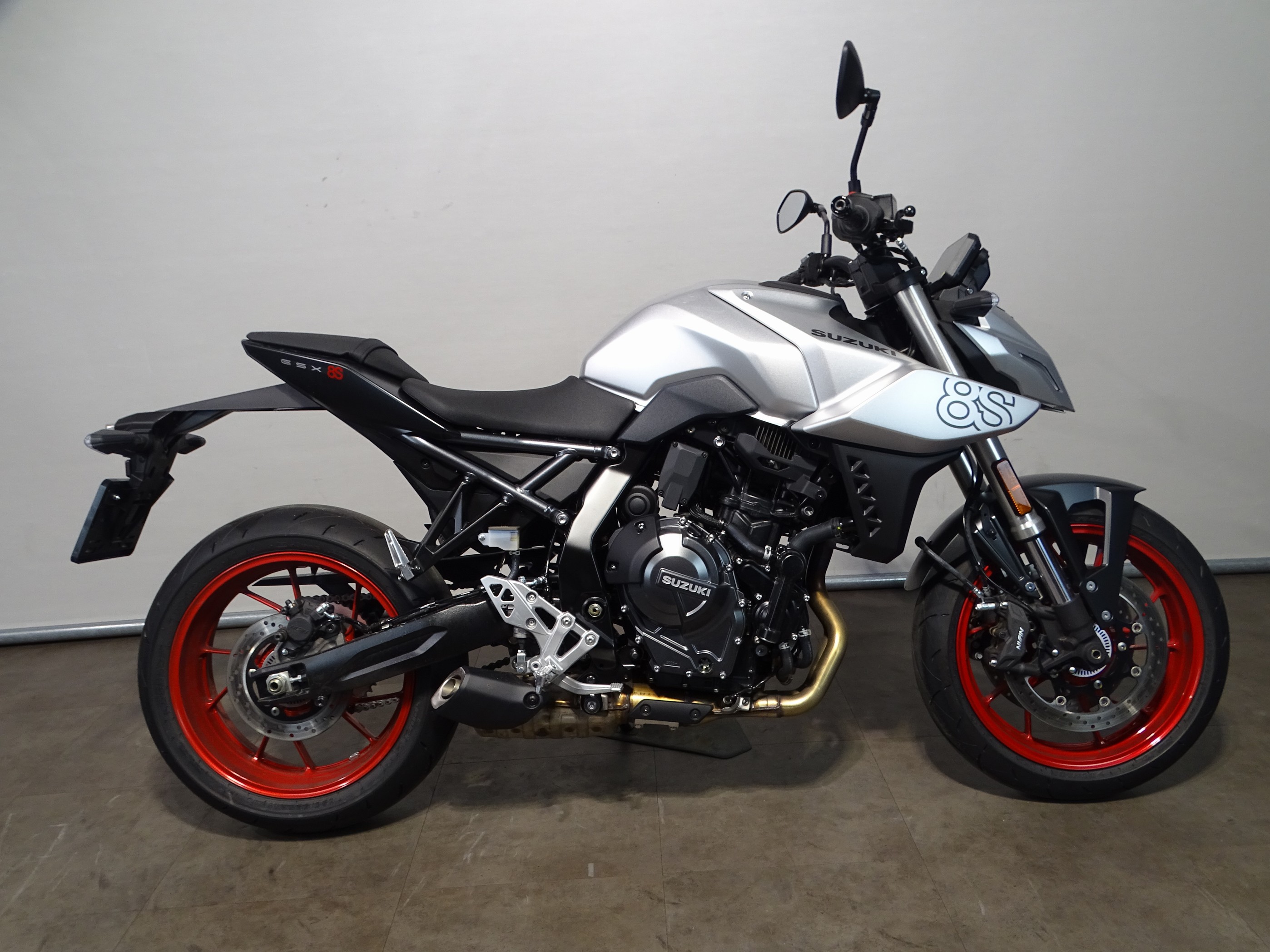 SUZUKI GSX-8S