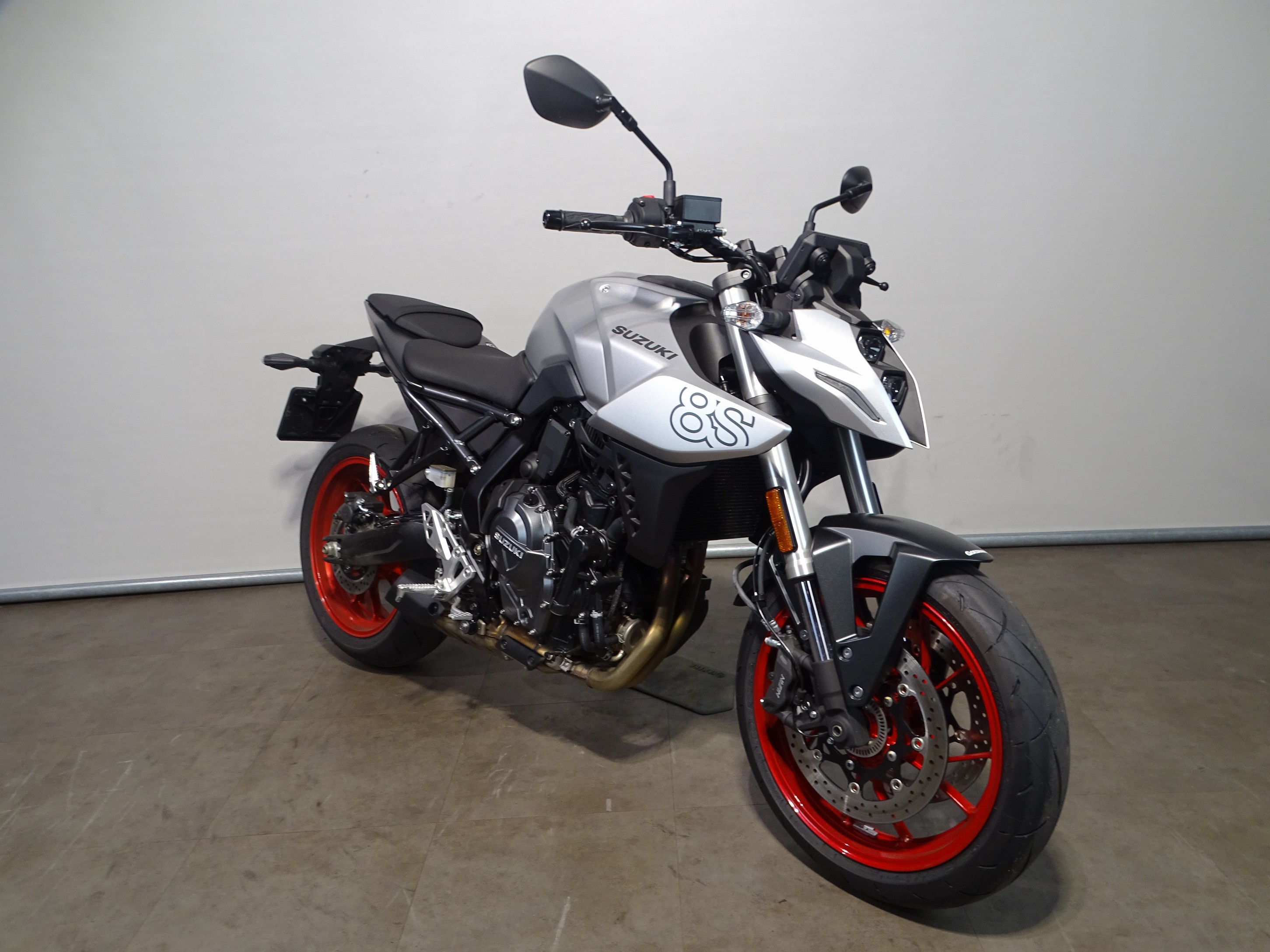 SUZUKI GSX-8S