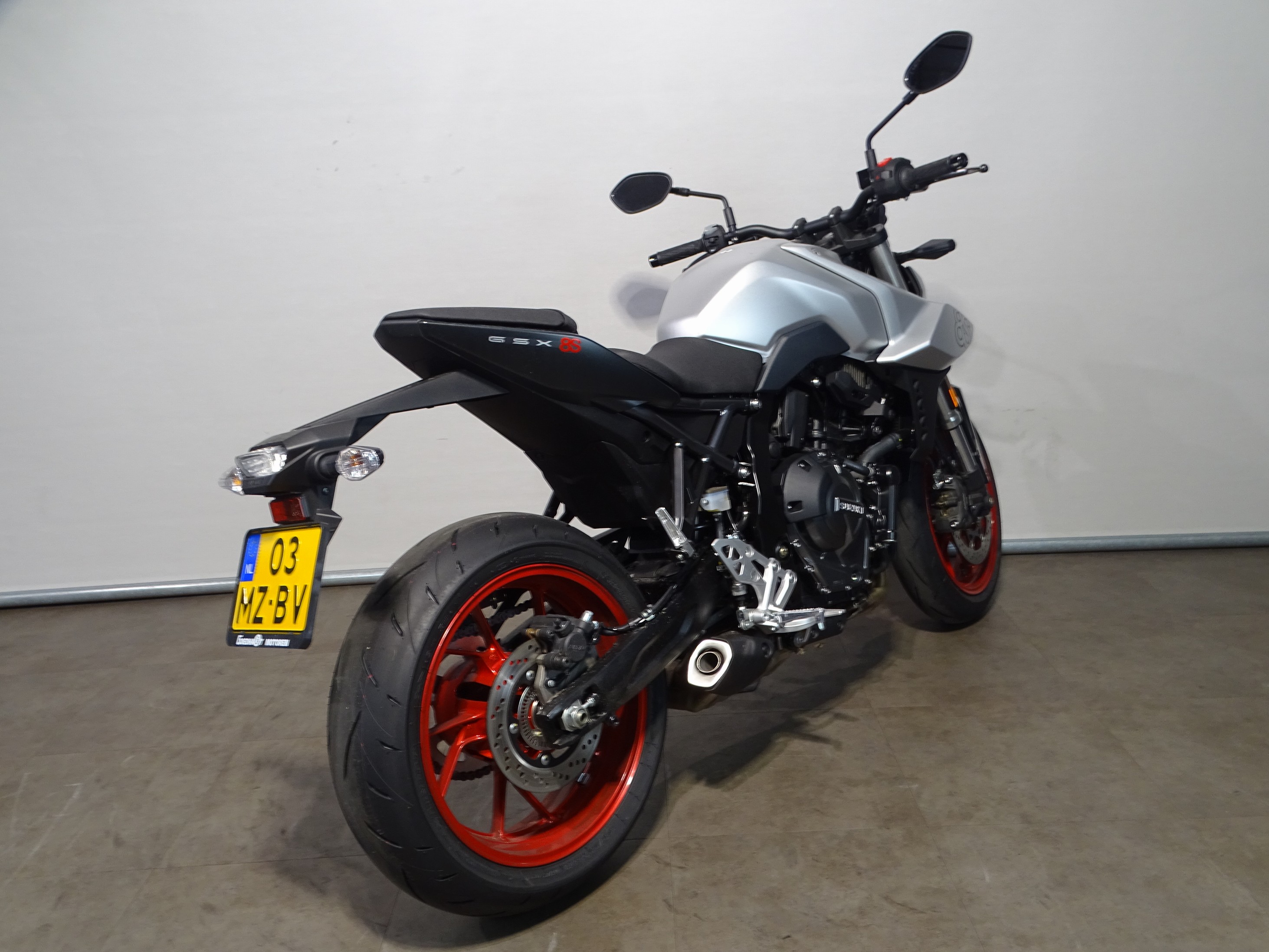 SUZUKI GSX-8S