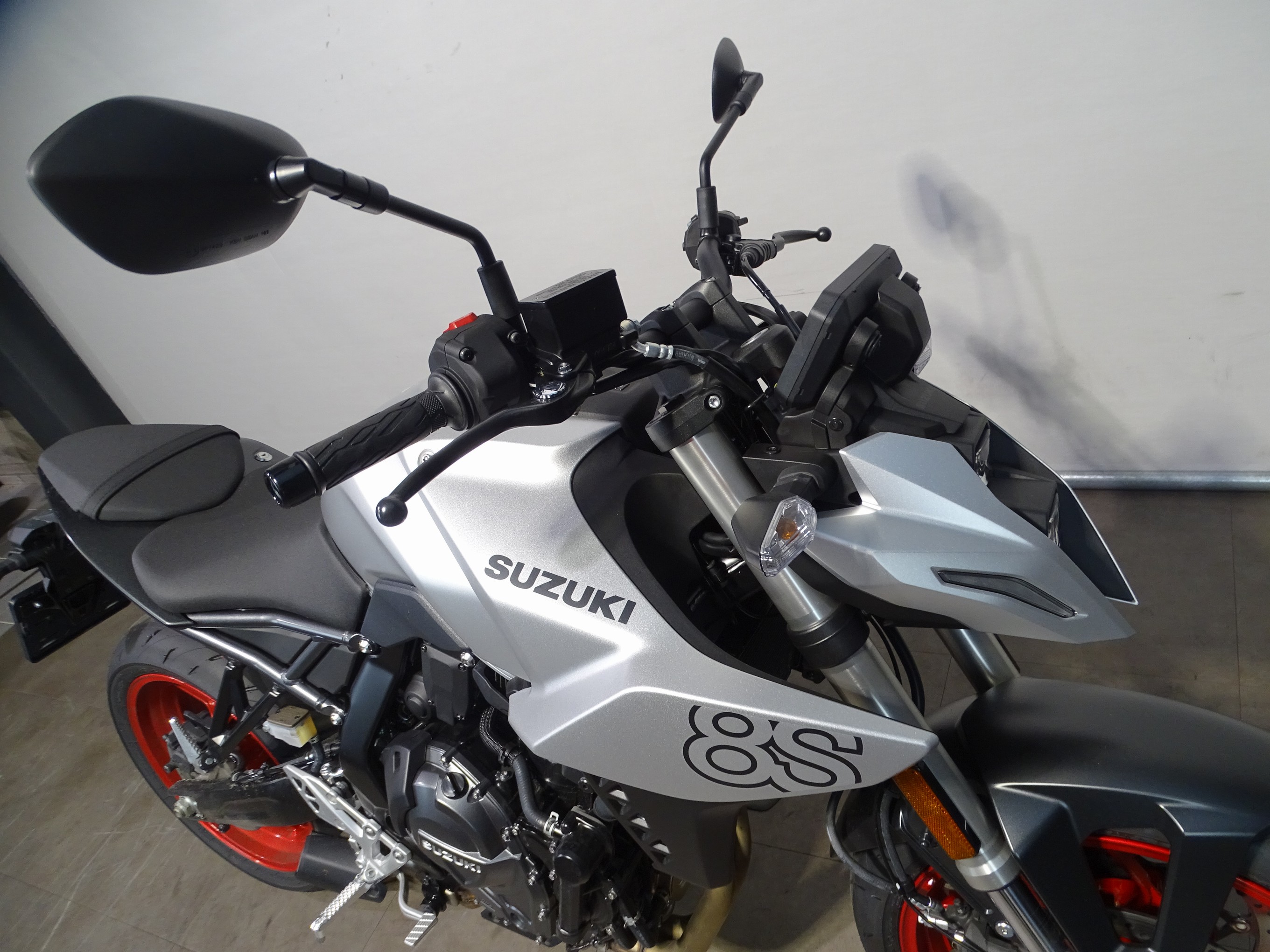 SUZUKI GSX-8S