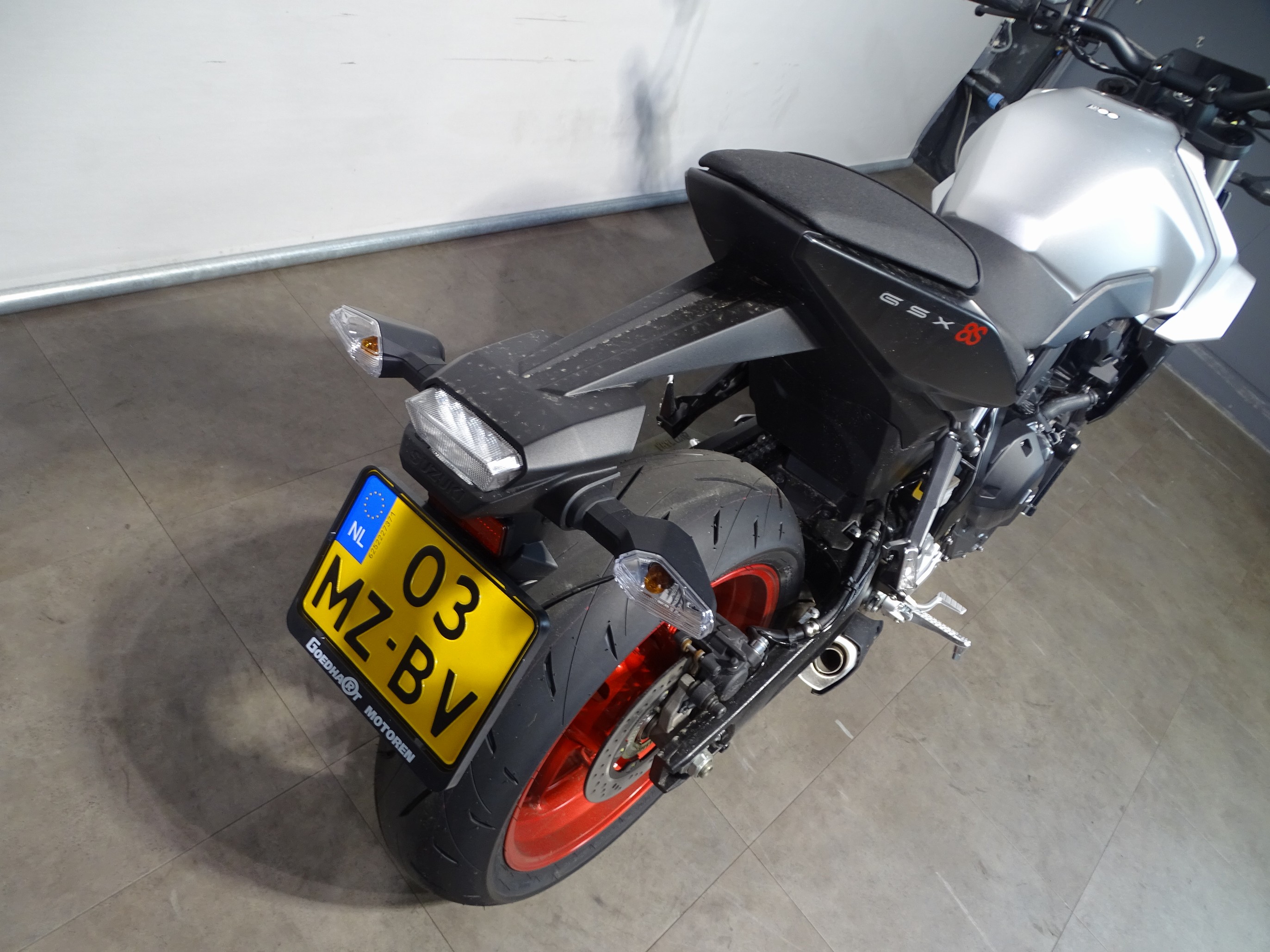 SUZUKI GSX-8S