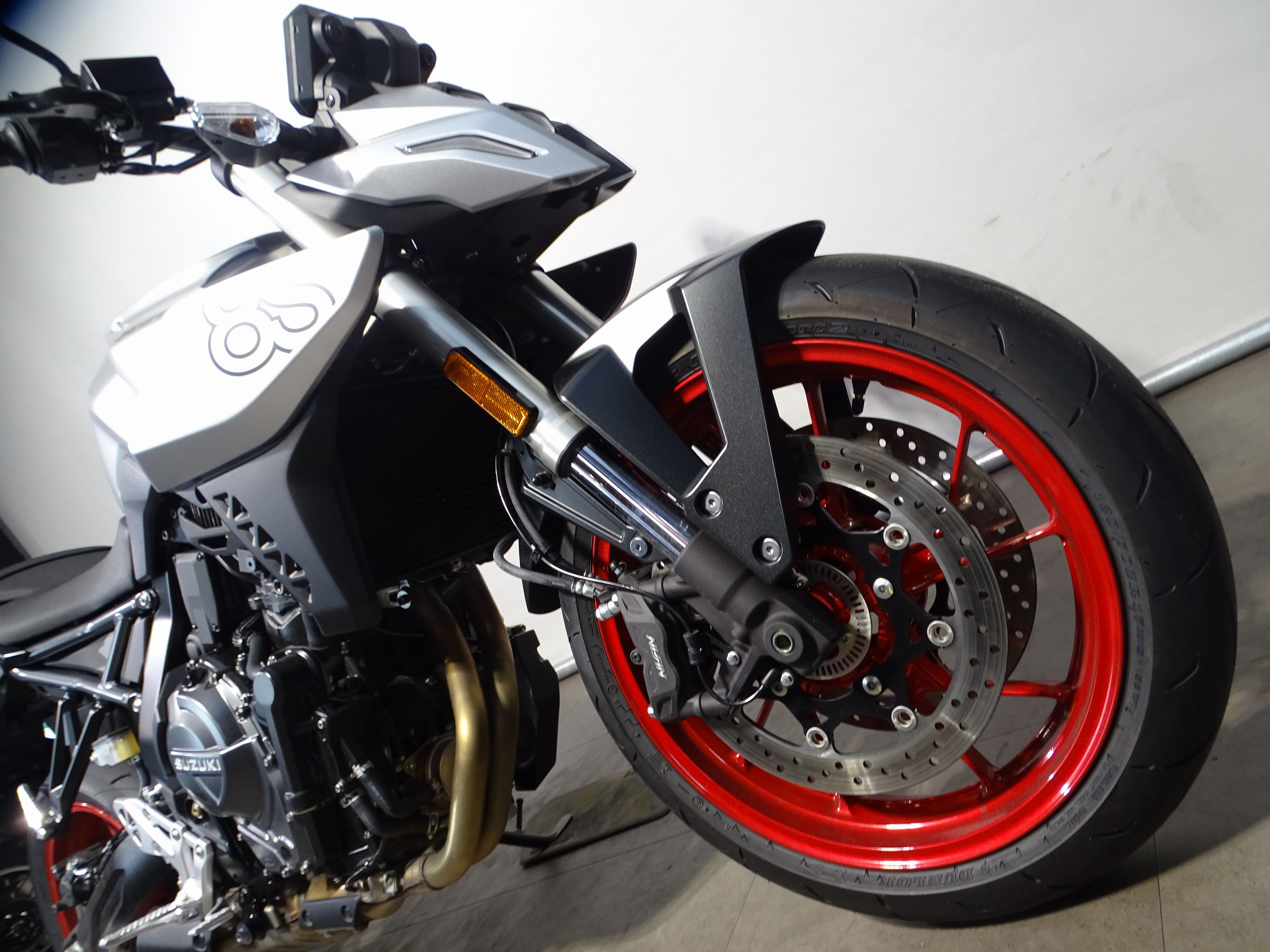 SUZUKI GSX-8S