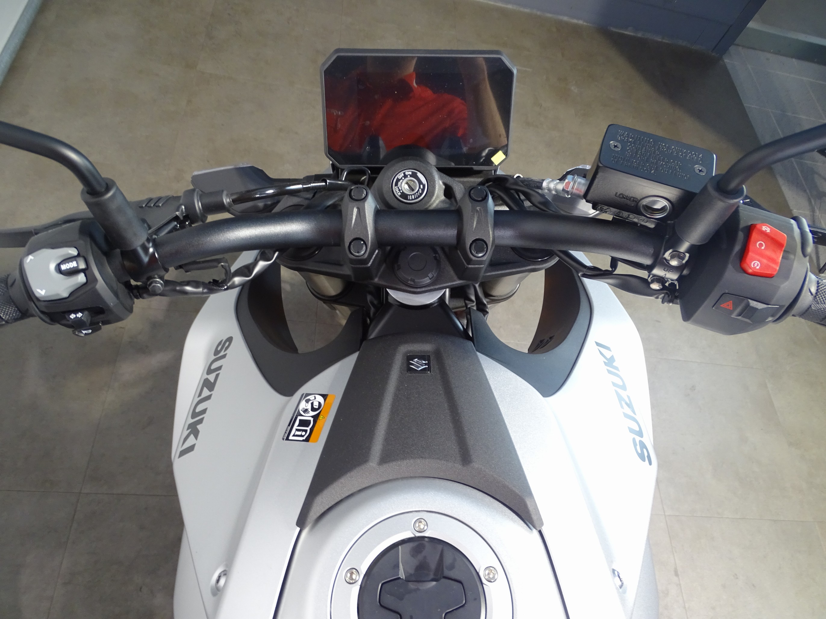 SUZUKI GSX-8S