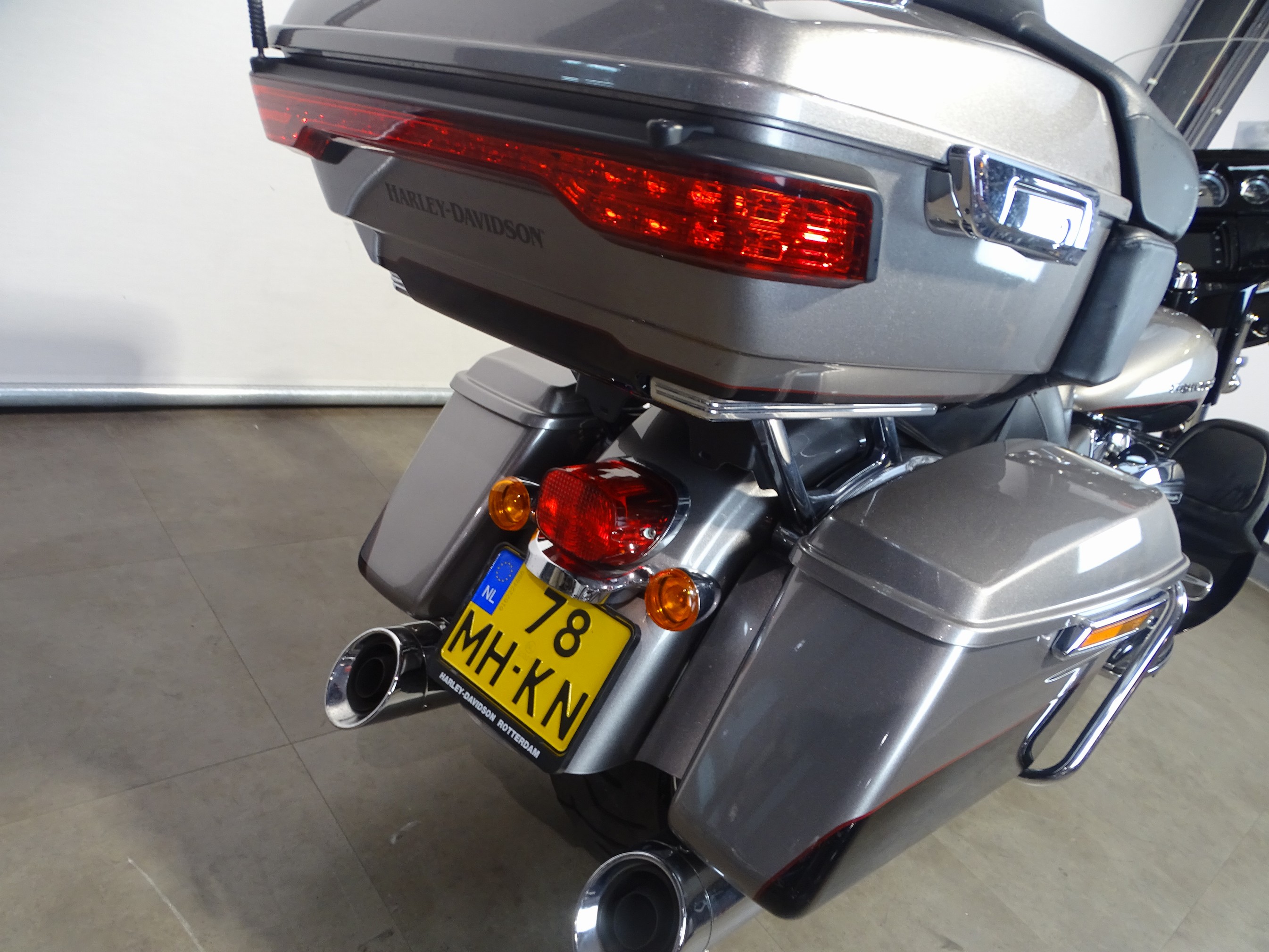 HARLEY-DAVIDSON ULTRA GLIDE LOW