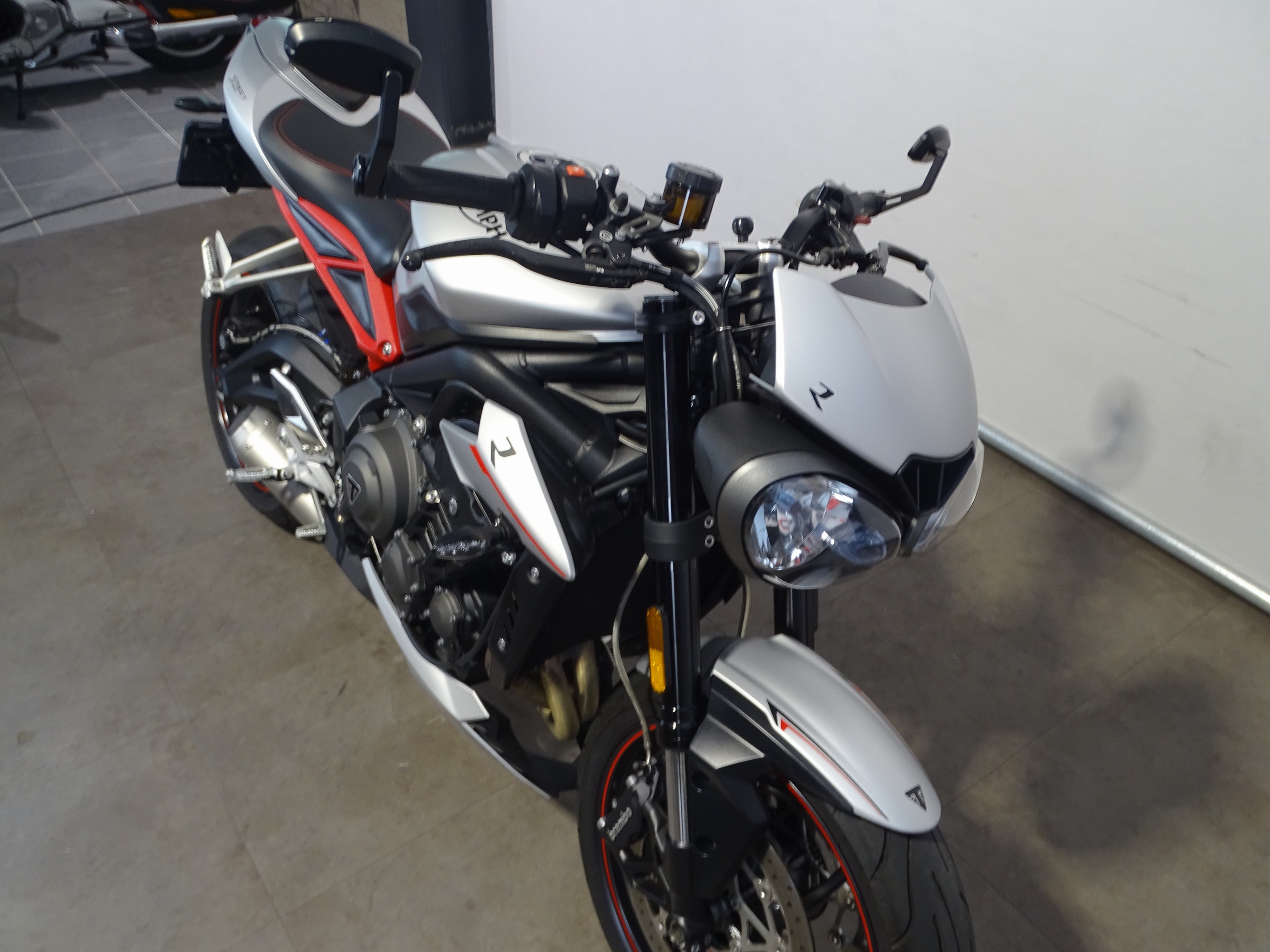 TRIUMPH STREET TRIPLE R