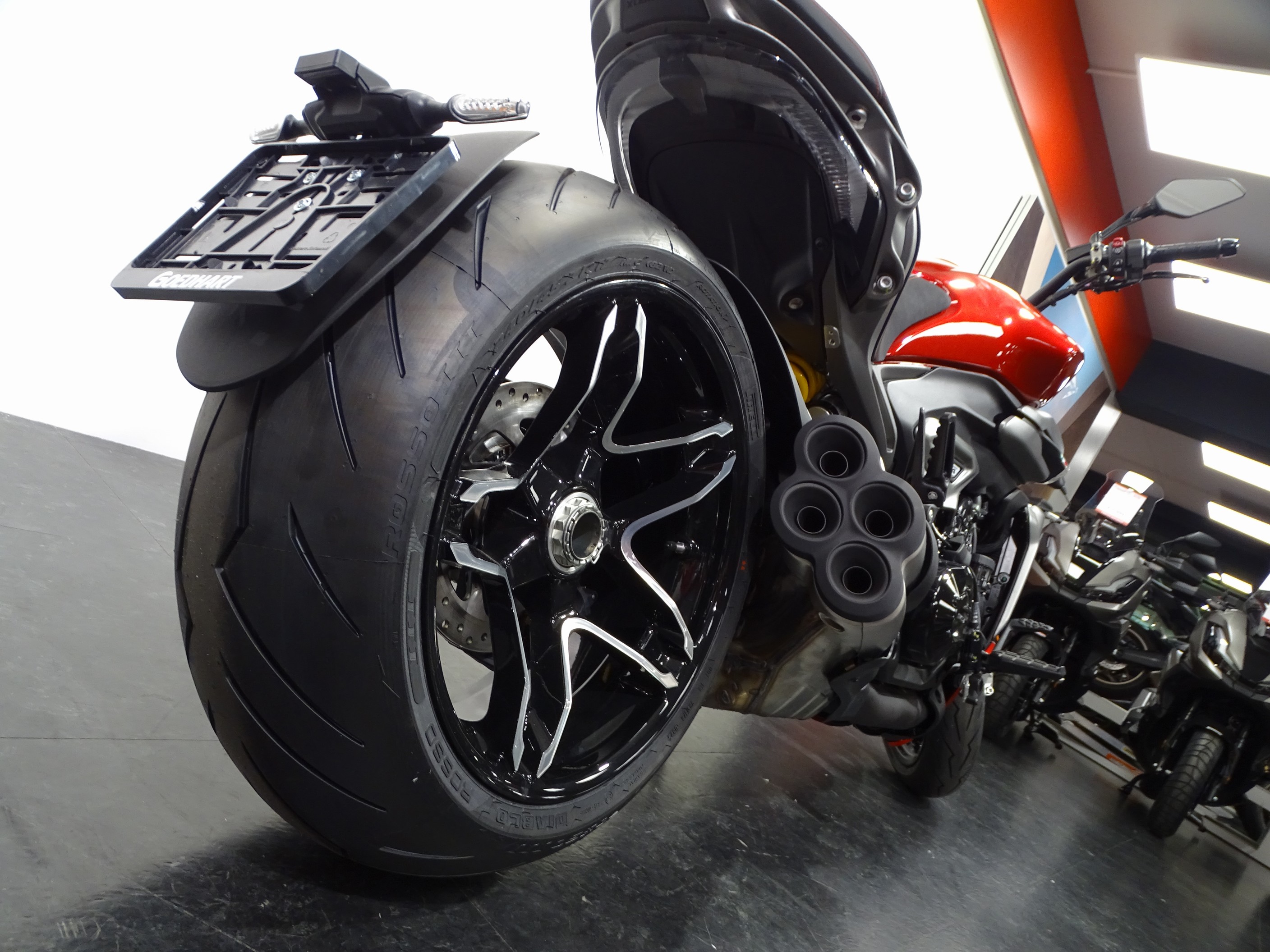 DUCATI XDIAVEL V4