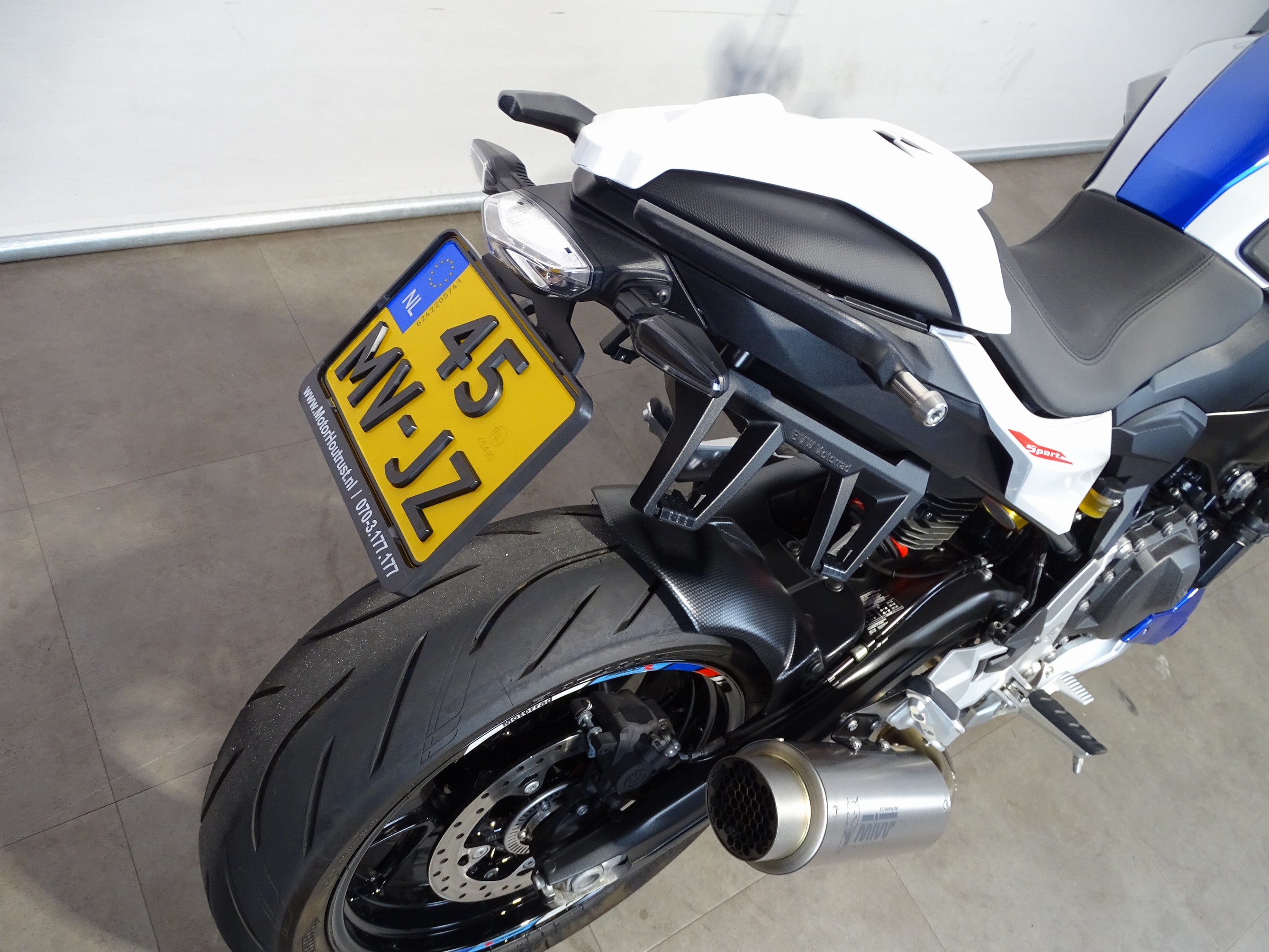 BMW F 900 R
