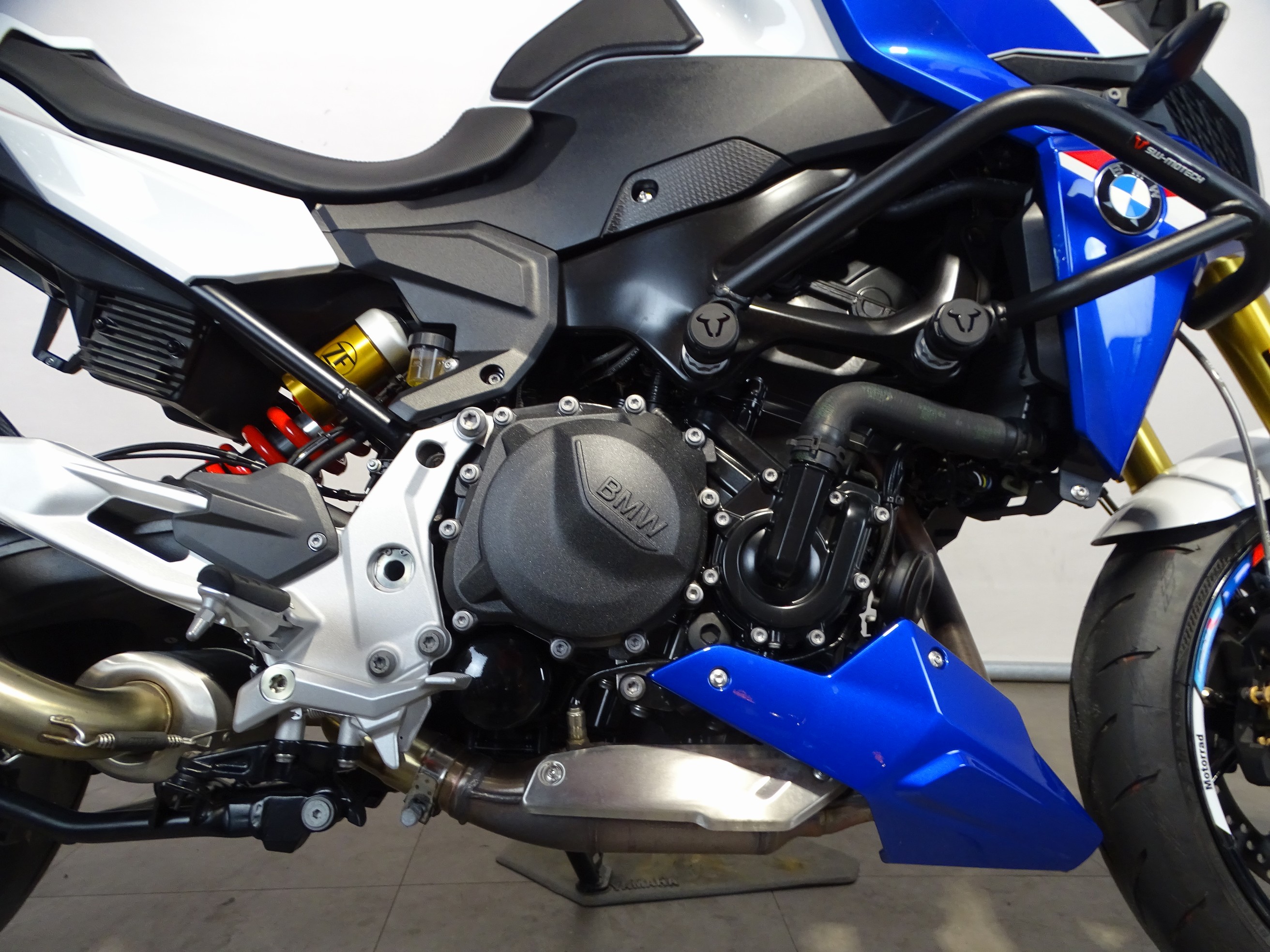 BMW F 900 R