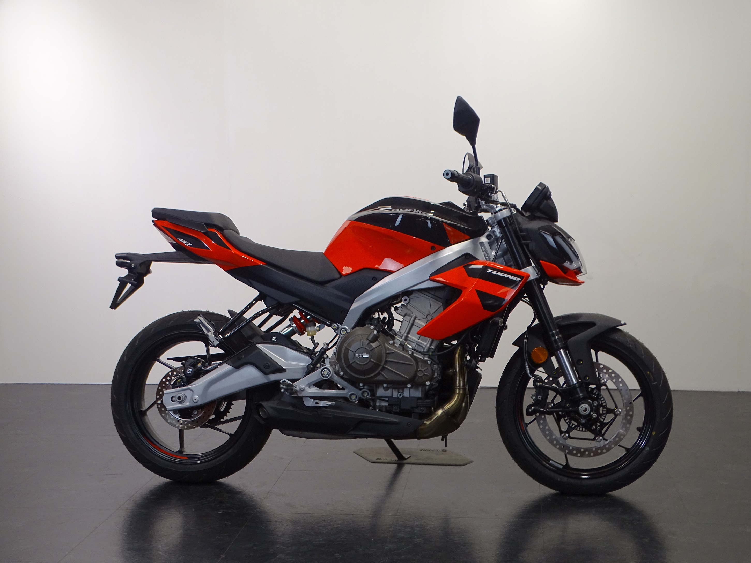 APRILIA TUONO 457