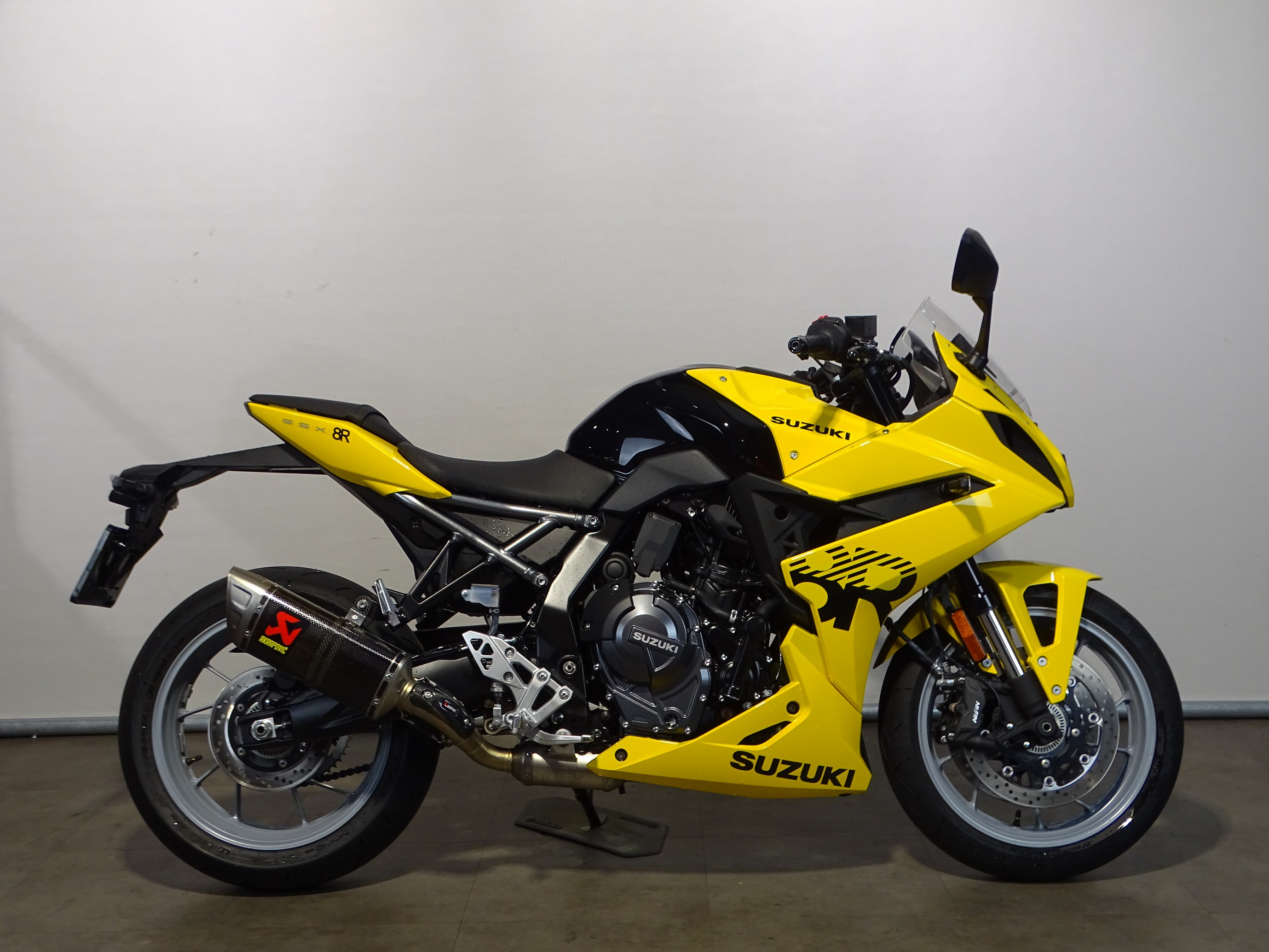 SUZUKI GSX-8R