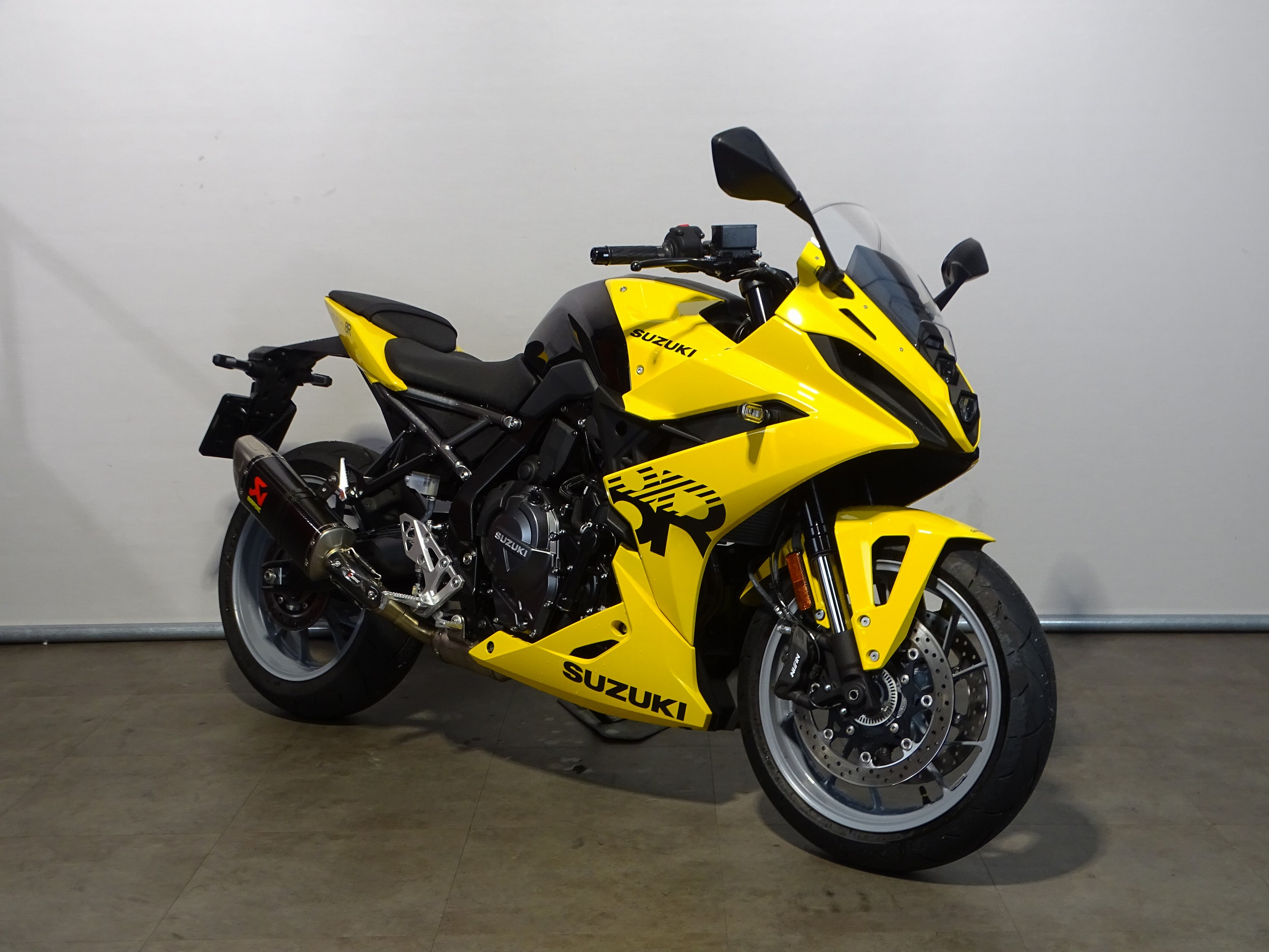 SUZUKI GSX-8R