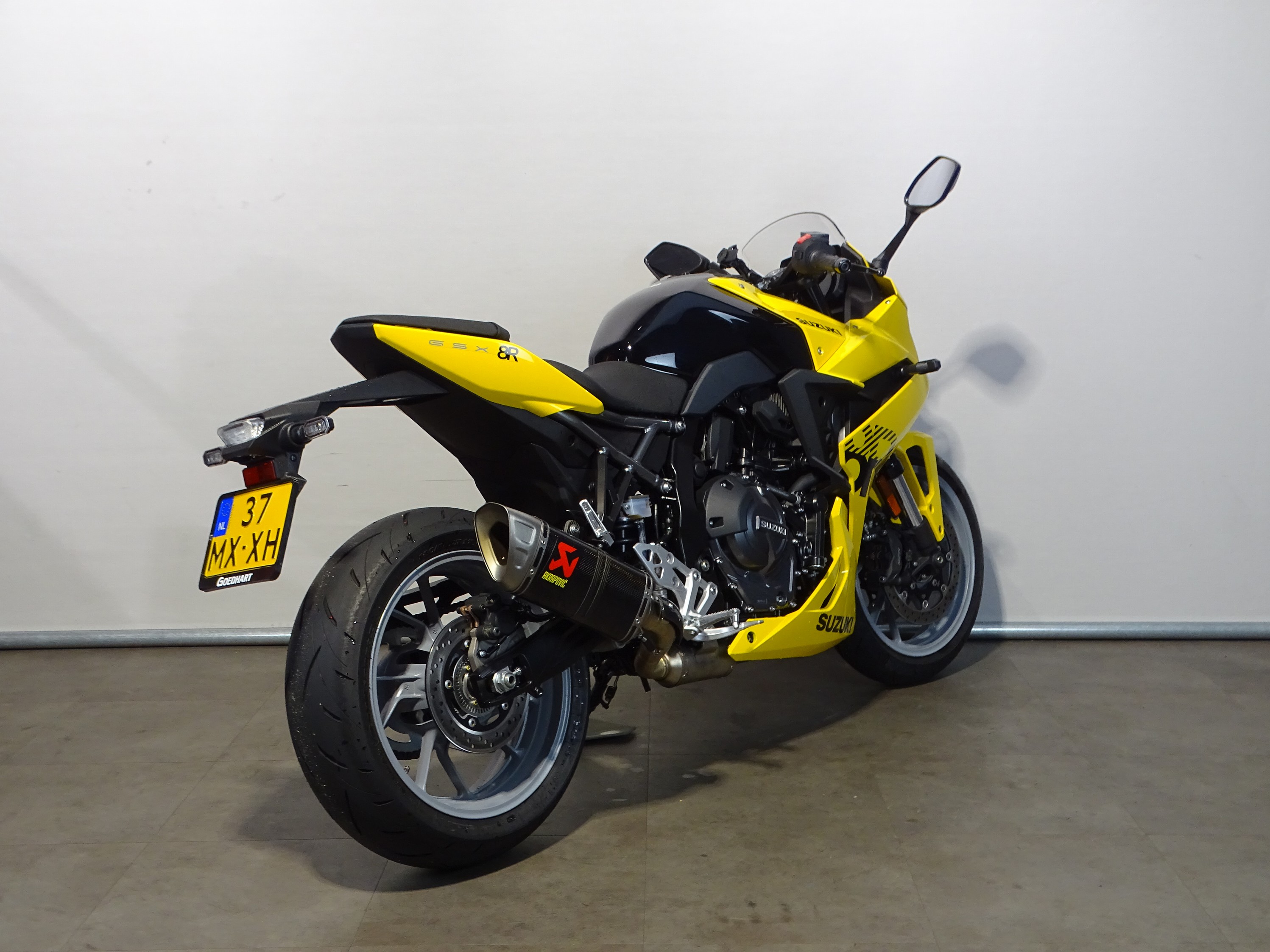 SUZUKI GSX-8R