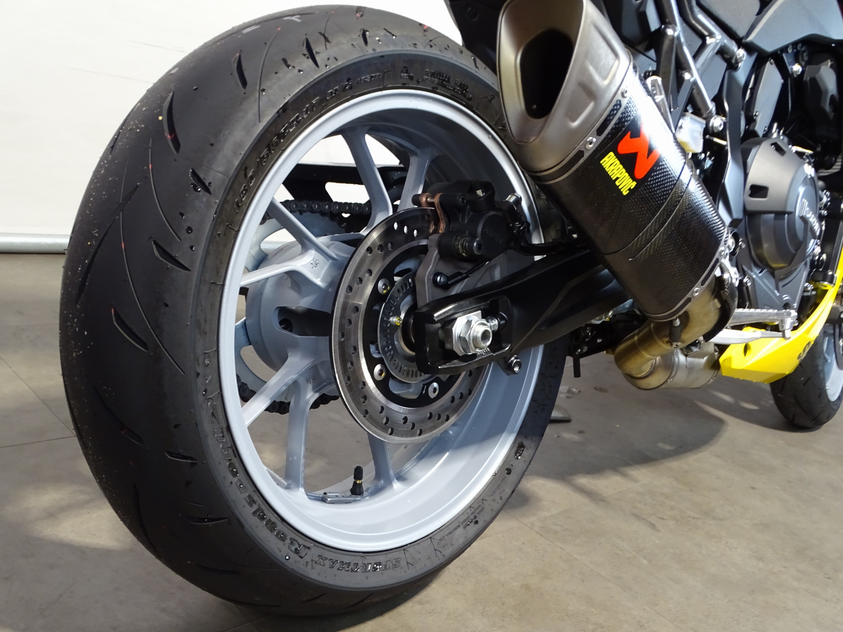 SUZUKI GSX-8R