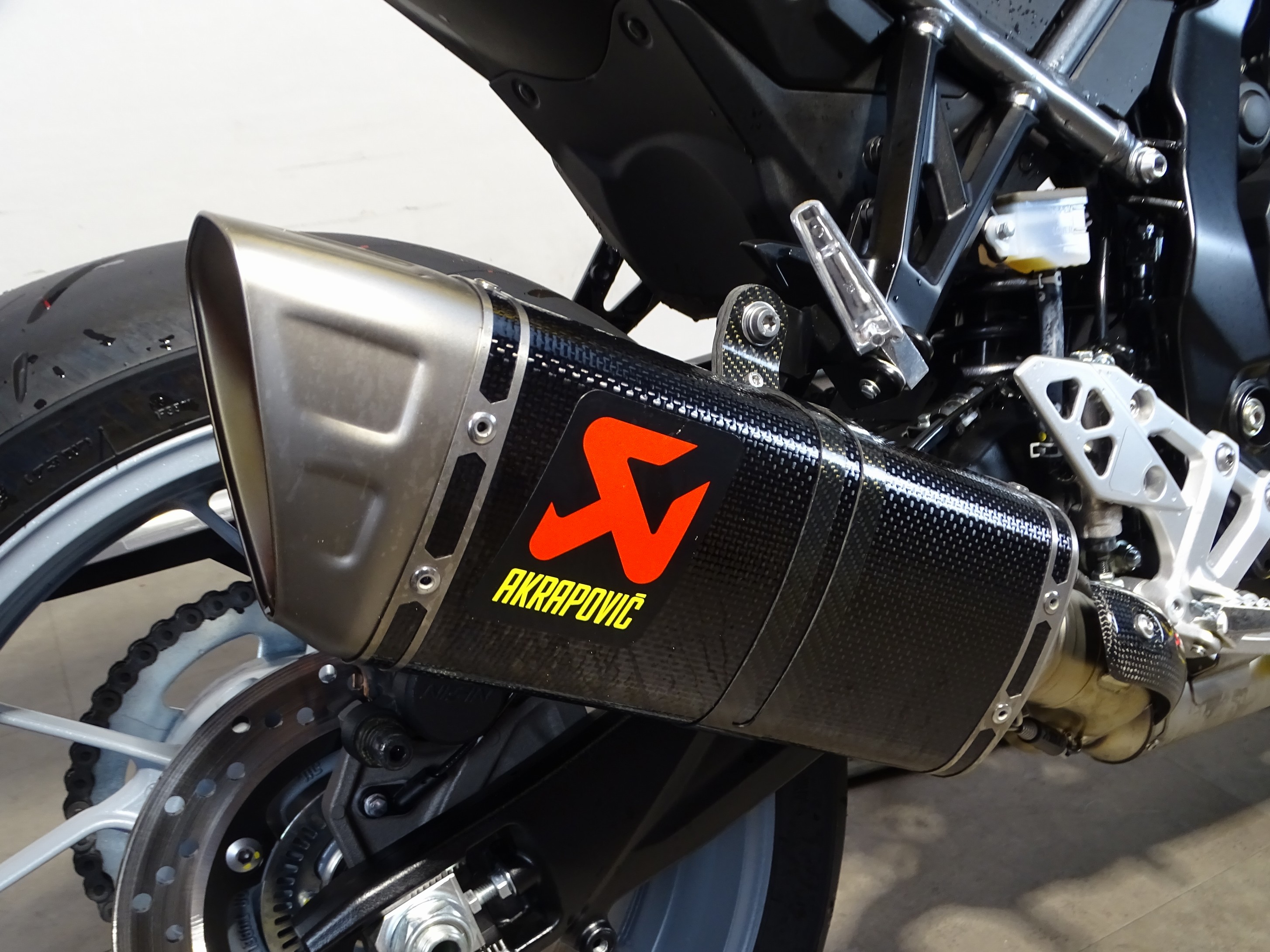 SUZUKI GSX-8R