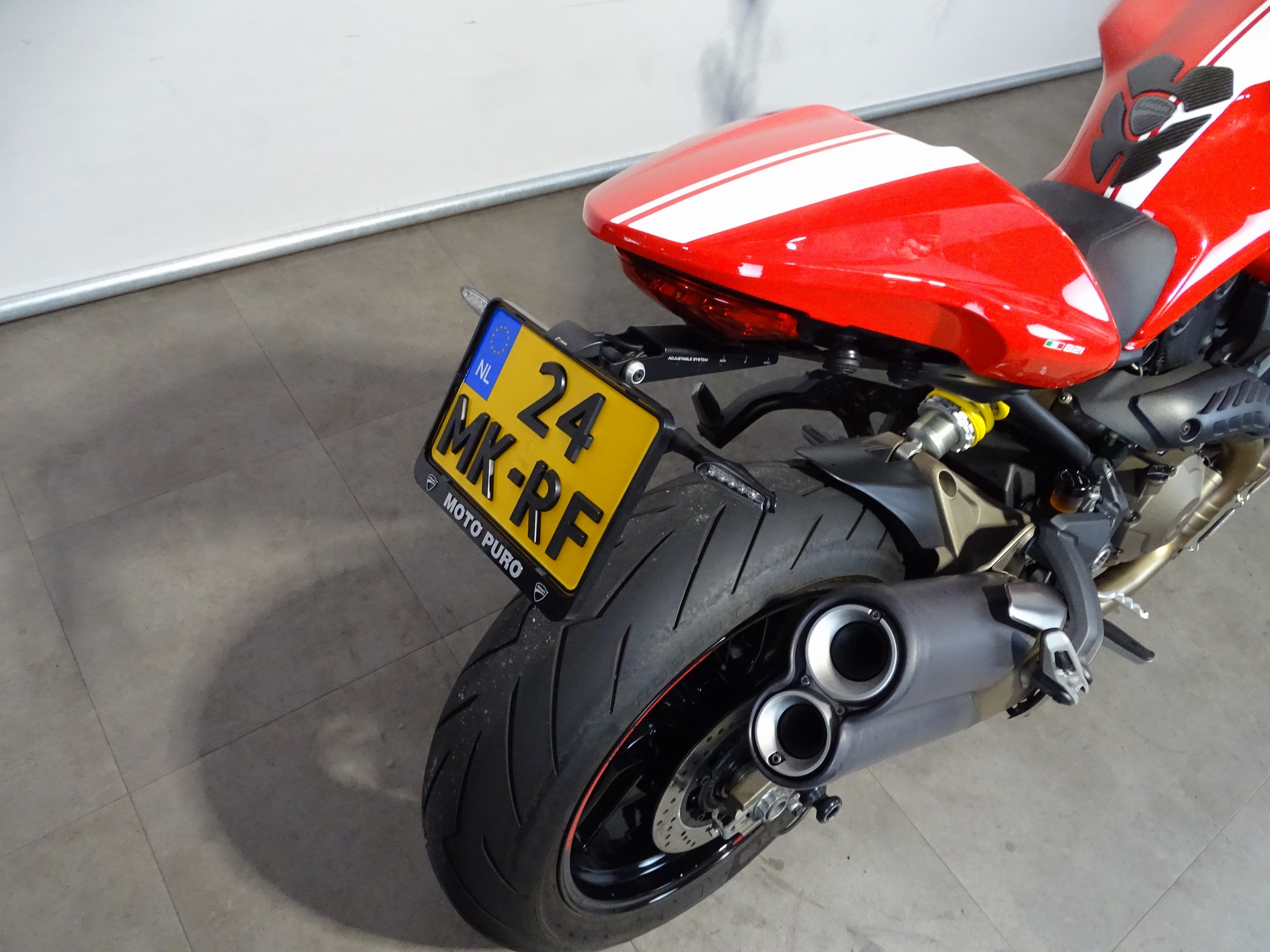 DUCATI MONSTER 821 STRIPE