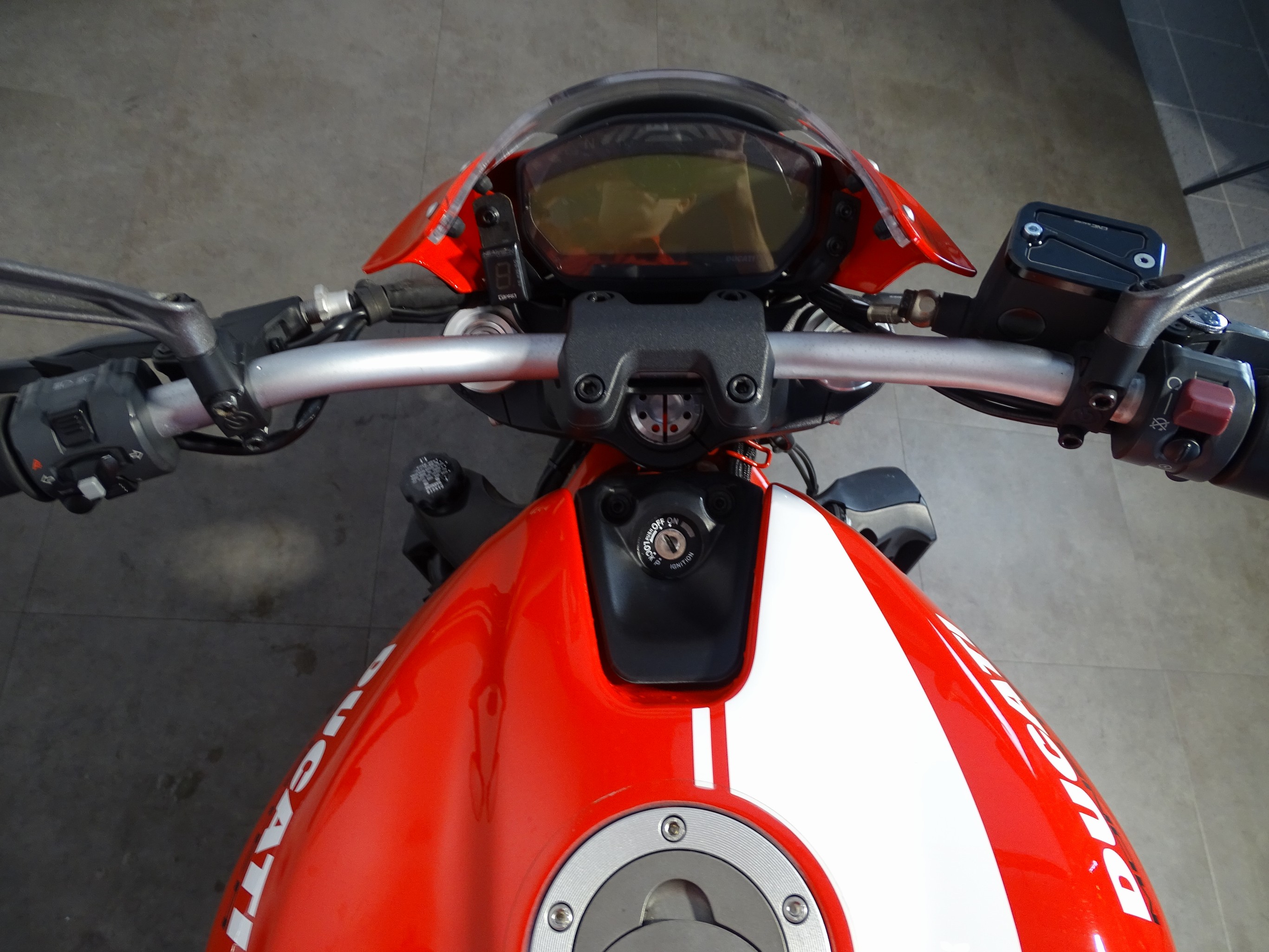 DUCATI MONSTER 821 STRIPE