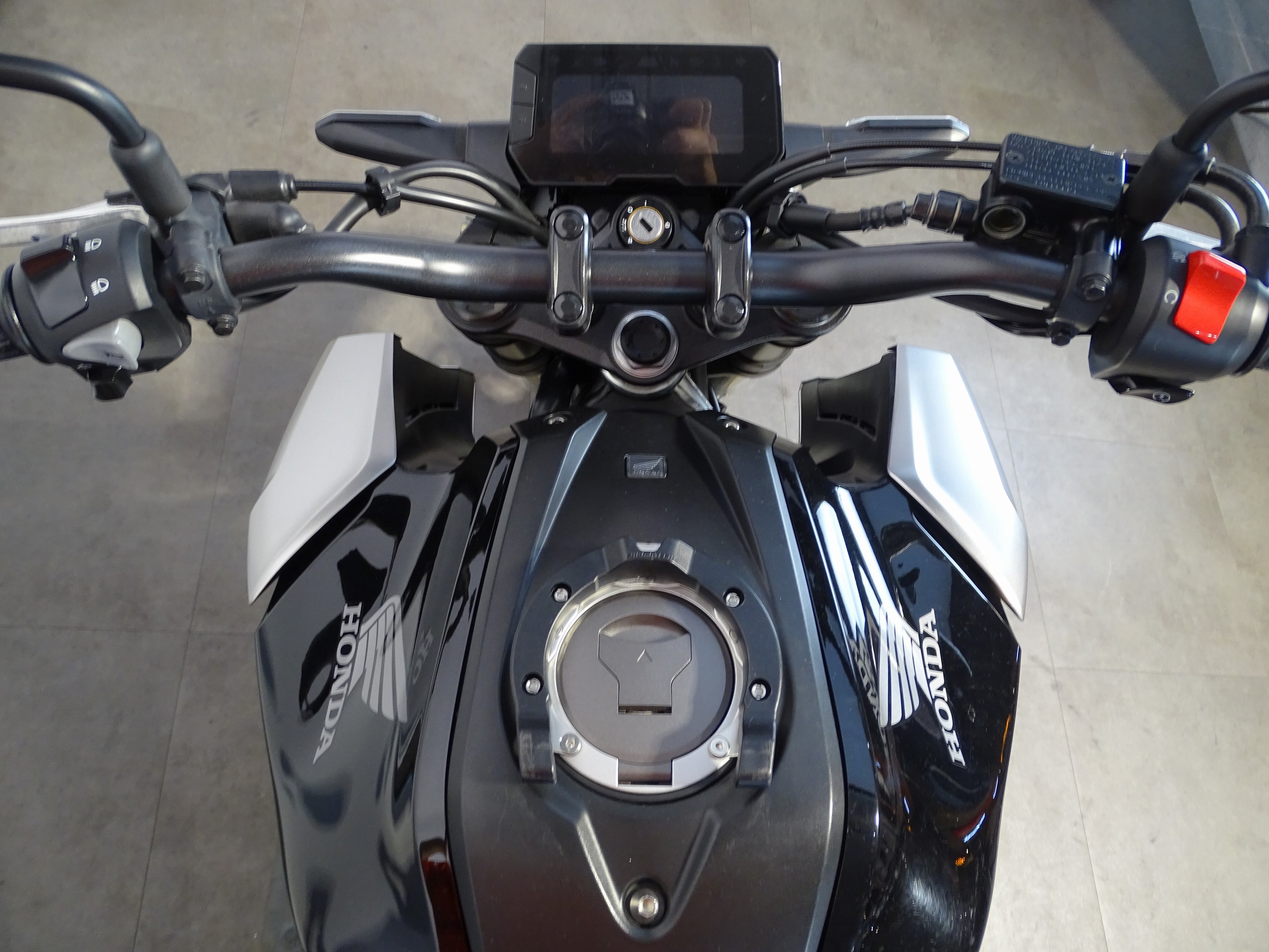 HONDA CB 125 R