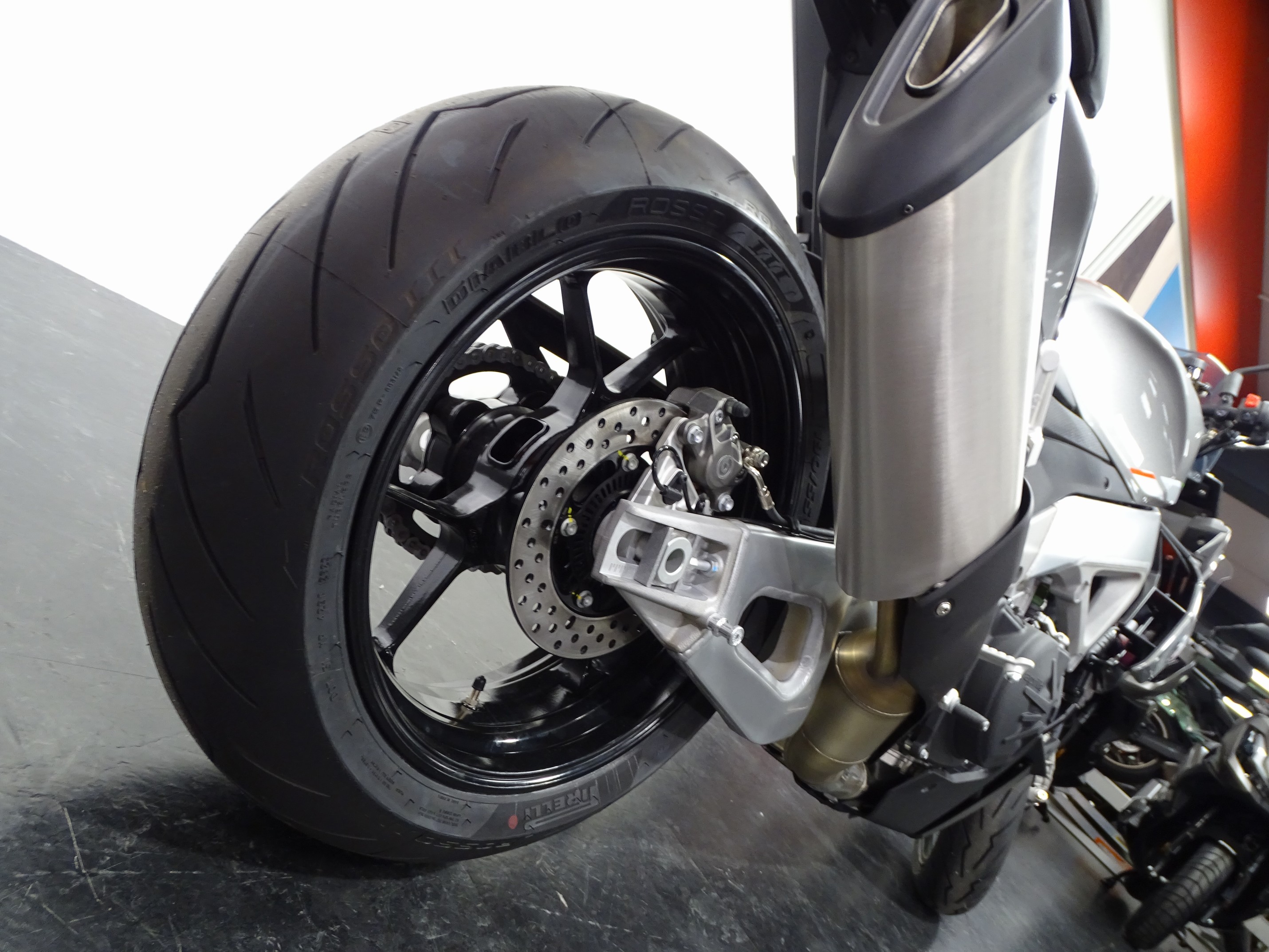 APRILIA TUONO V4 1100