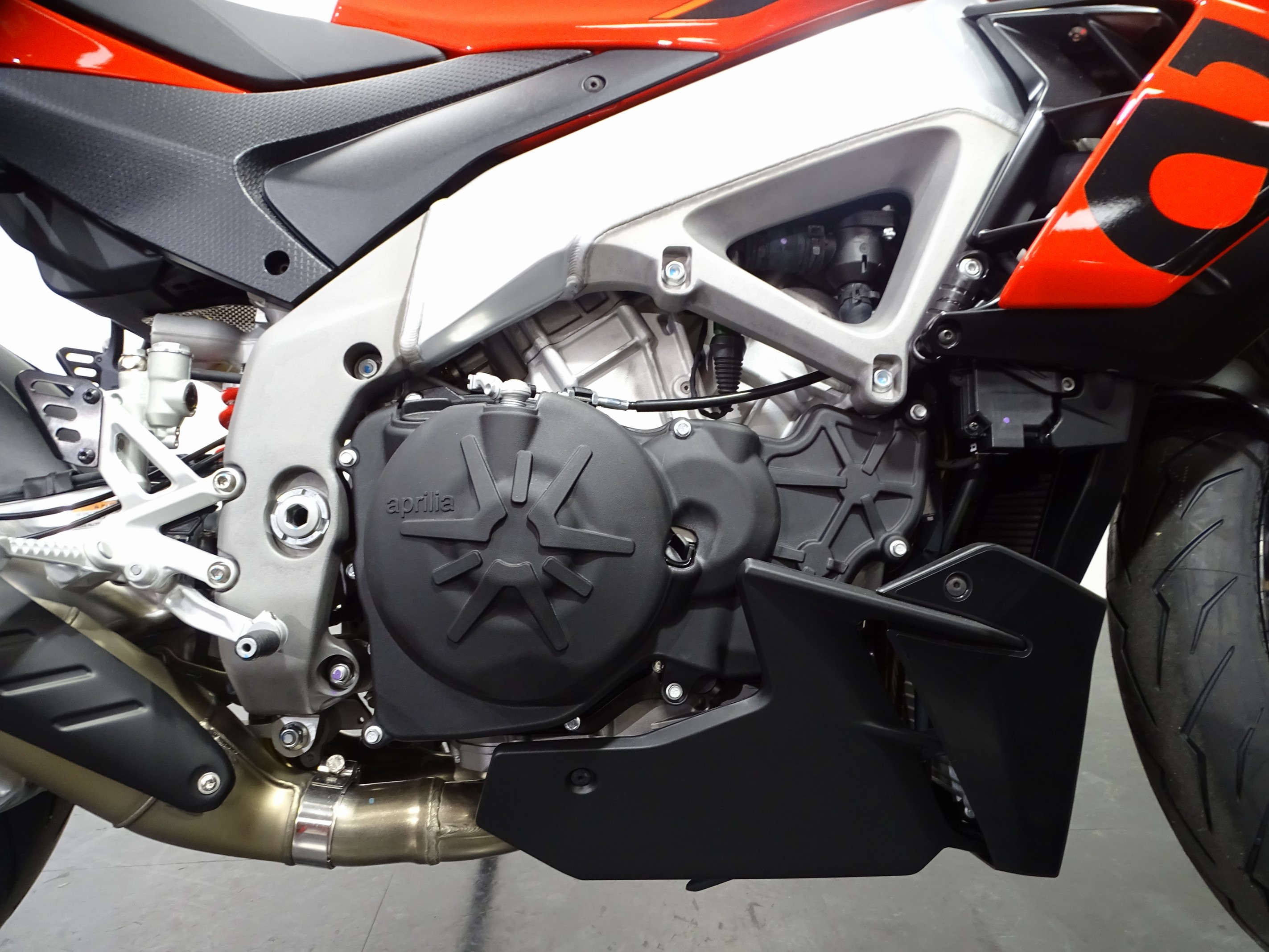 APRILIA TUONO V4 1100