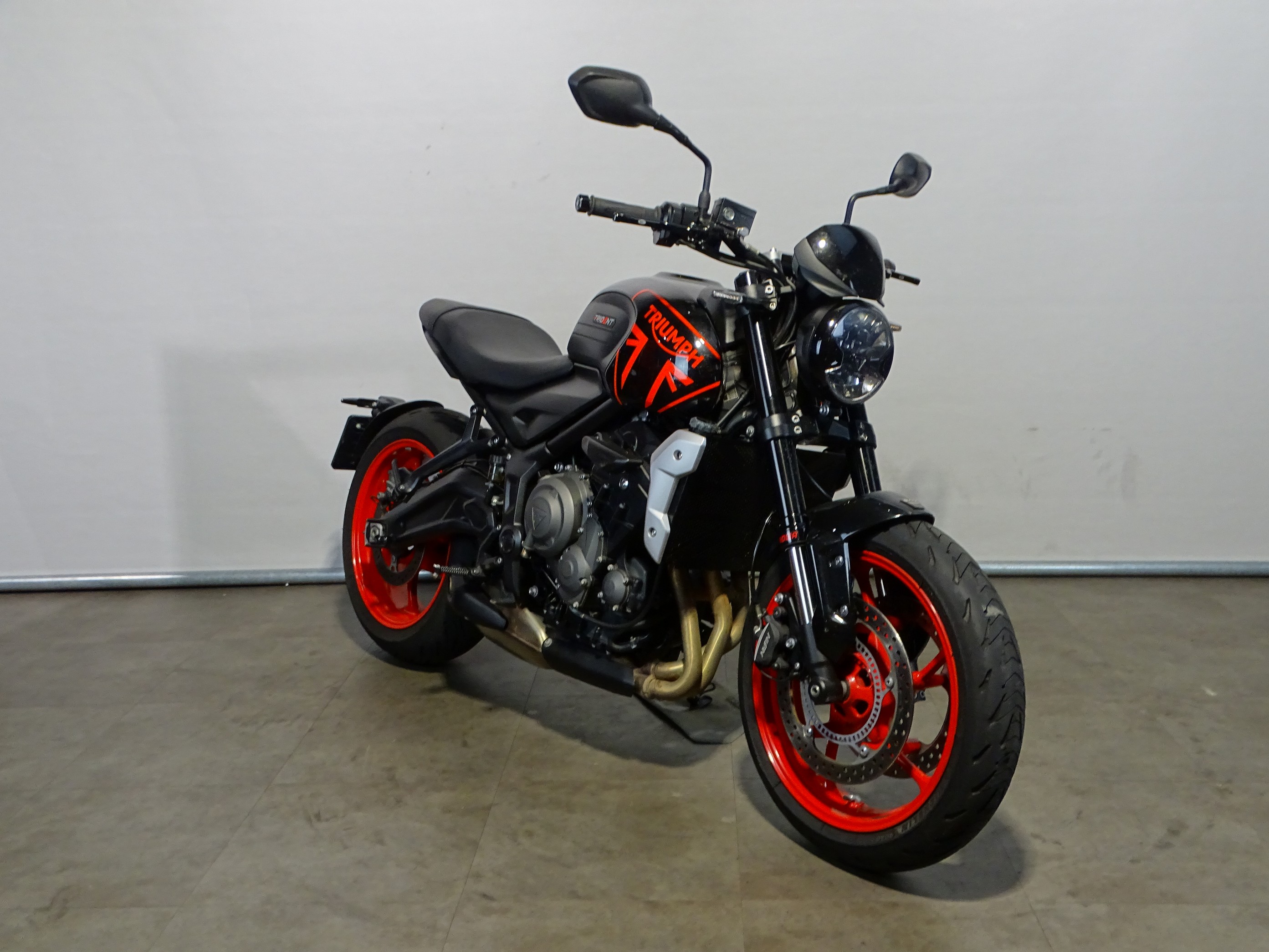 TRIUMPH TRIDENT 660